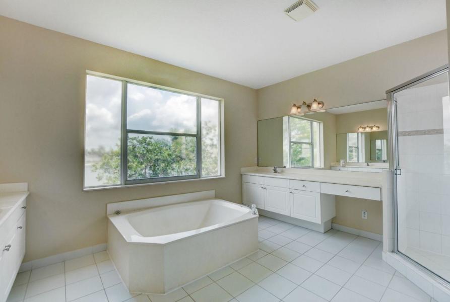 1388 Beacon Circle Property Photo 4