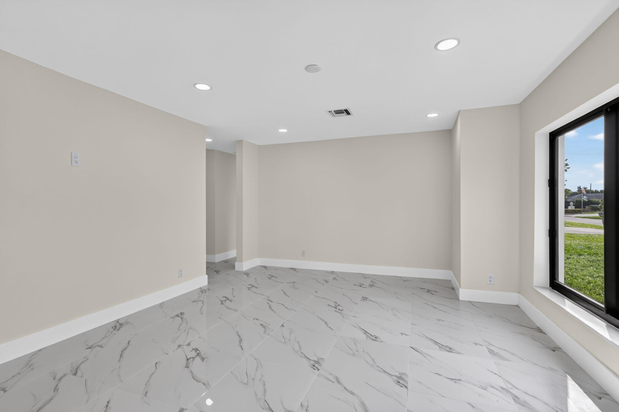 3185 Riddle Road Property Photo 5