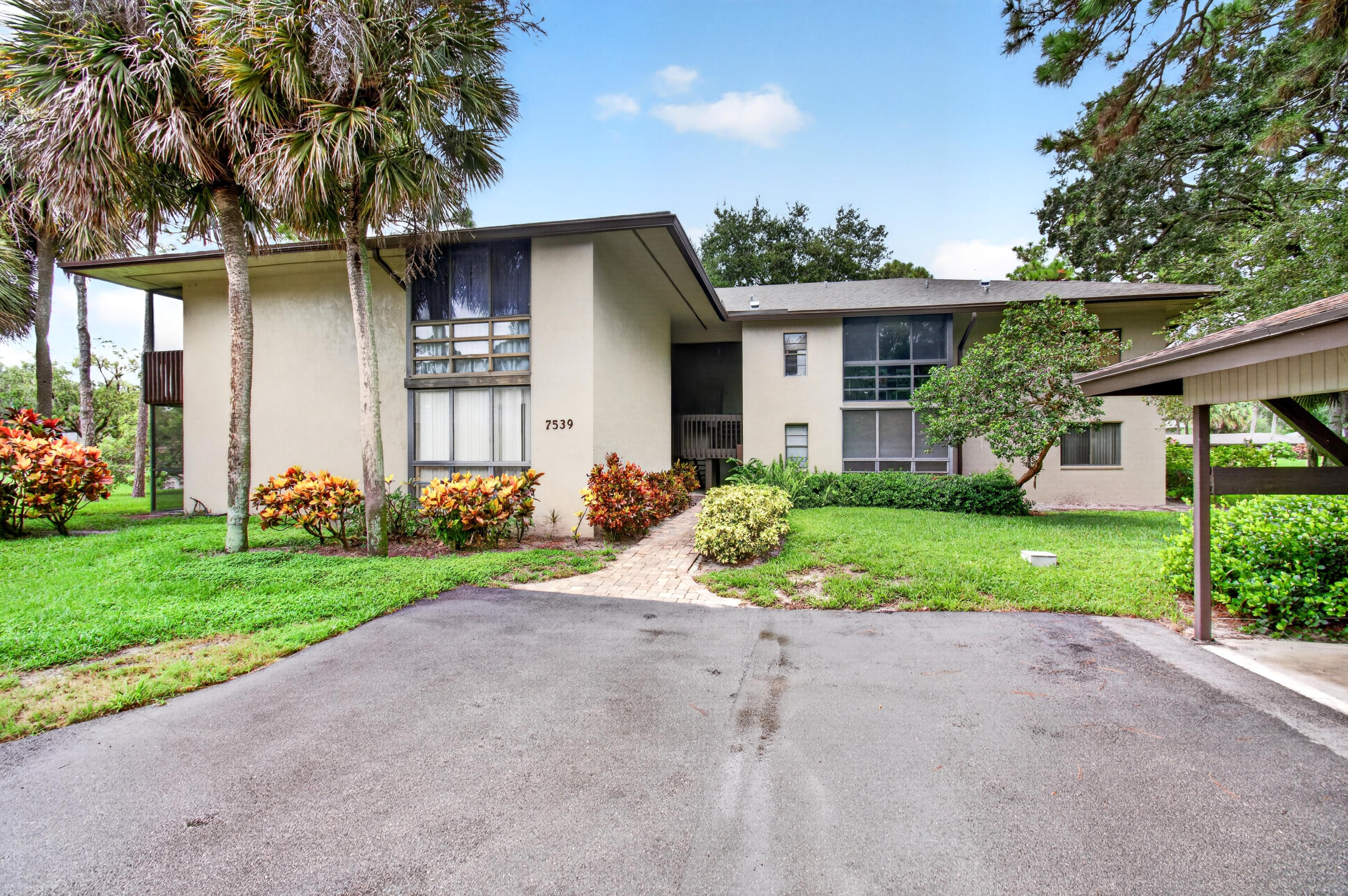 7539 Greenlake Way