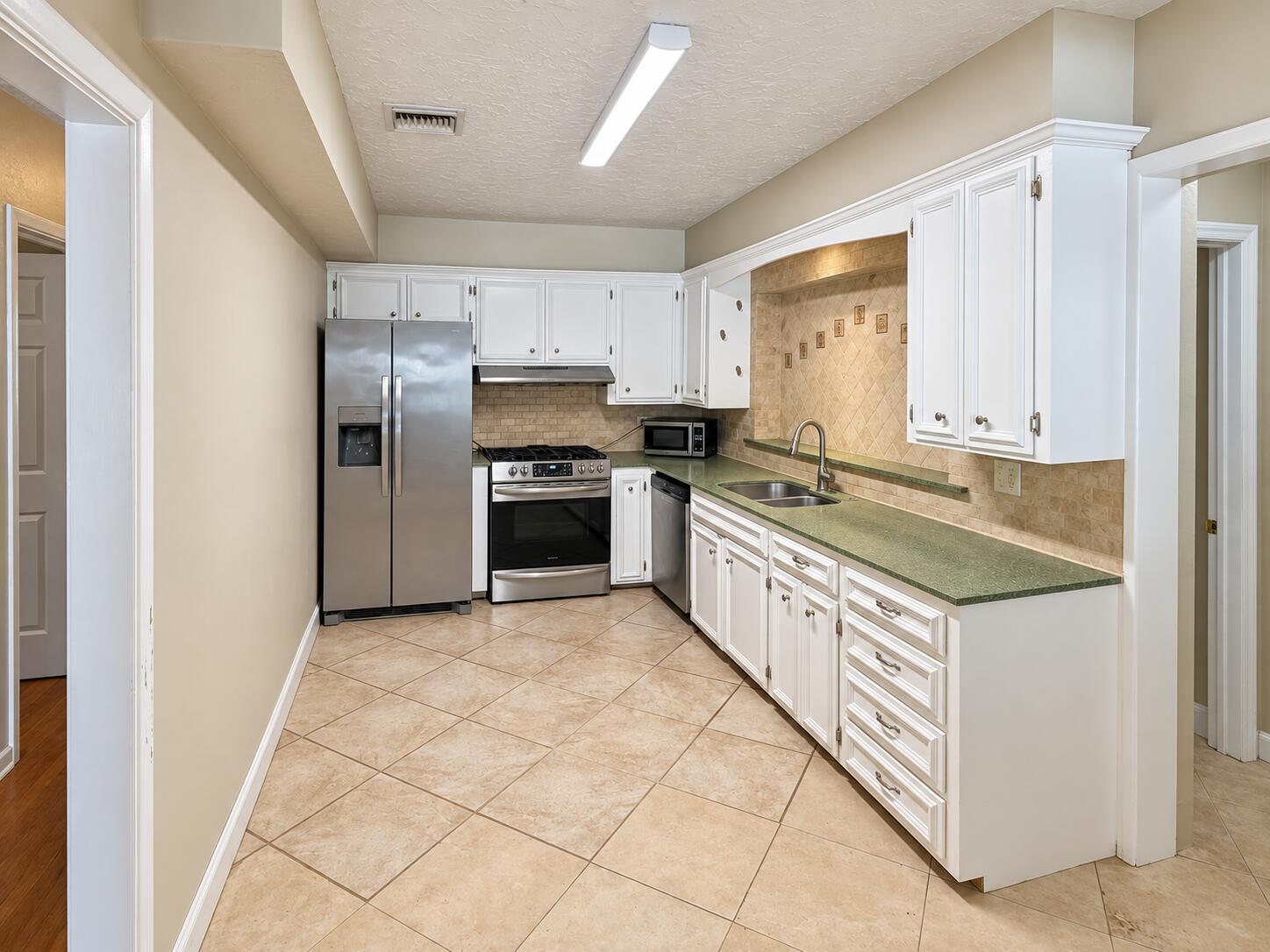 211 Dartmouth Drive Property Photo 12