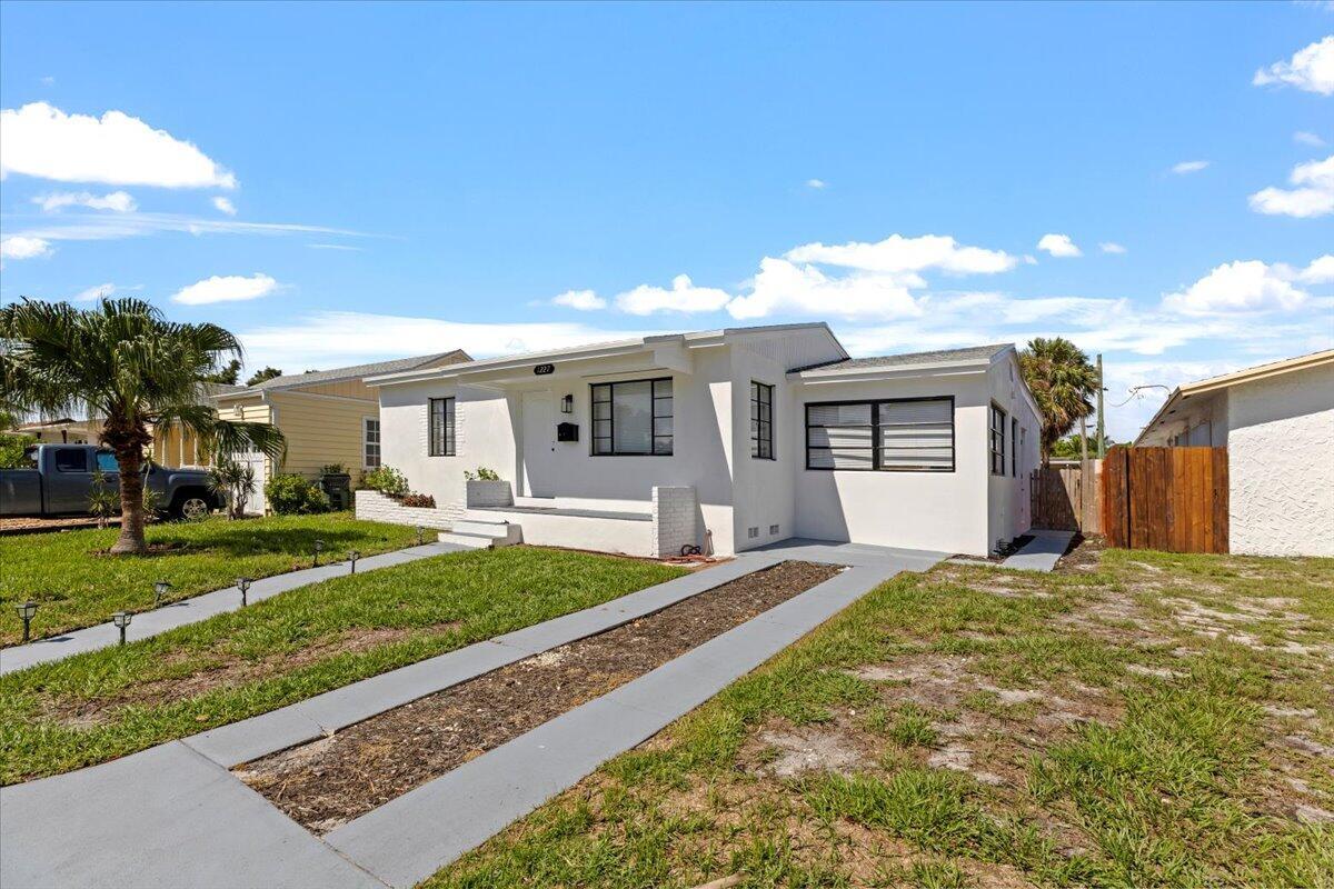 1227 N Ocean Breeze Property Photo 1
