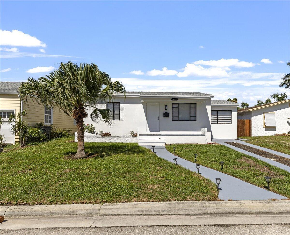 1227 N Ocean Breeze Property Photo 3