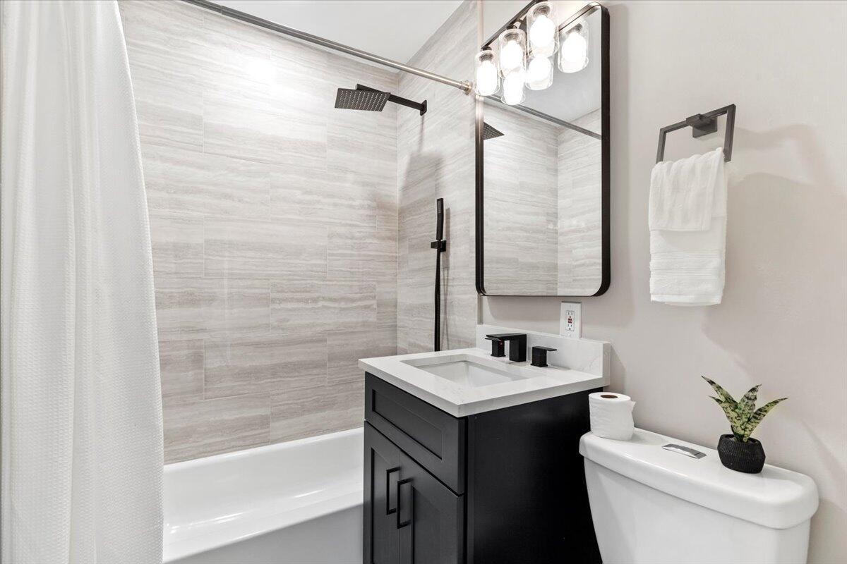1227 N Ocean Breeze Property Photo 18