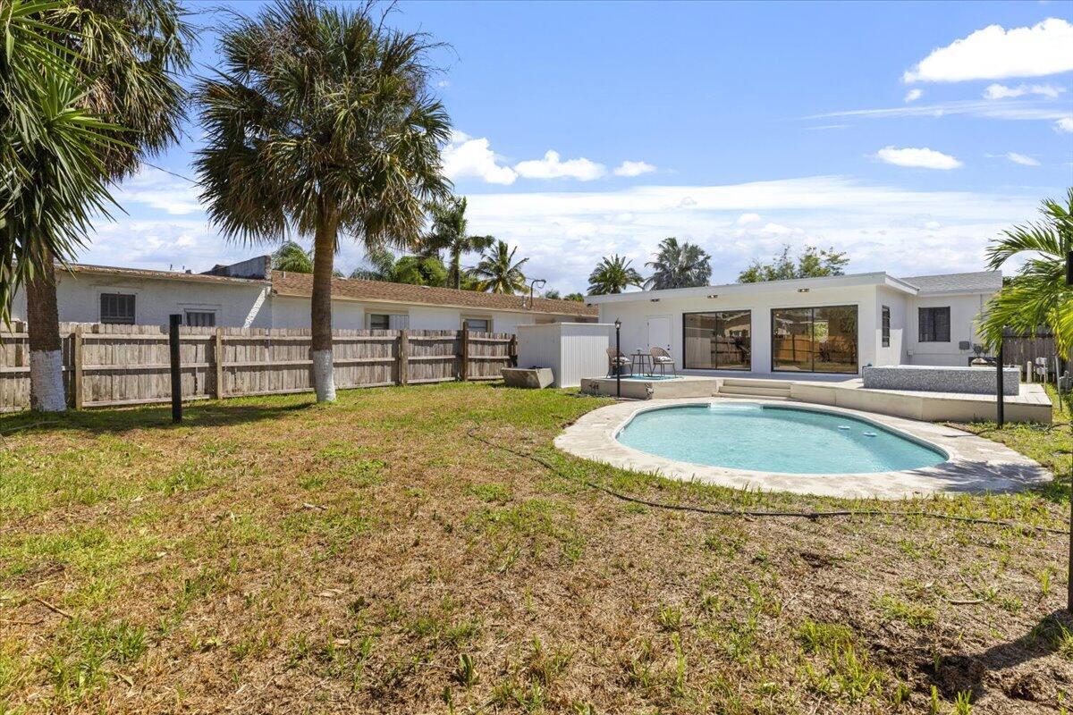 1227 N Ocean Breeze Property Photo 23