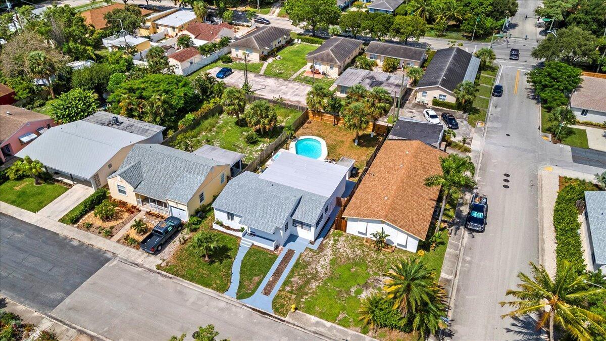 1227 N Ocean Breeze Property Photo 24