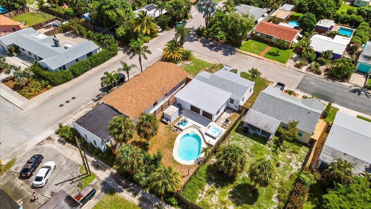 1227 N Ocean Breeze Property Photo 28