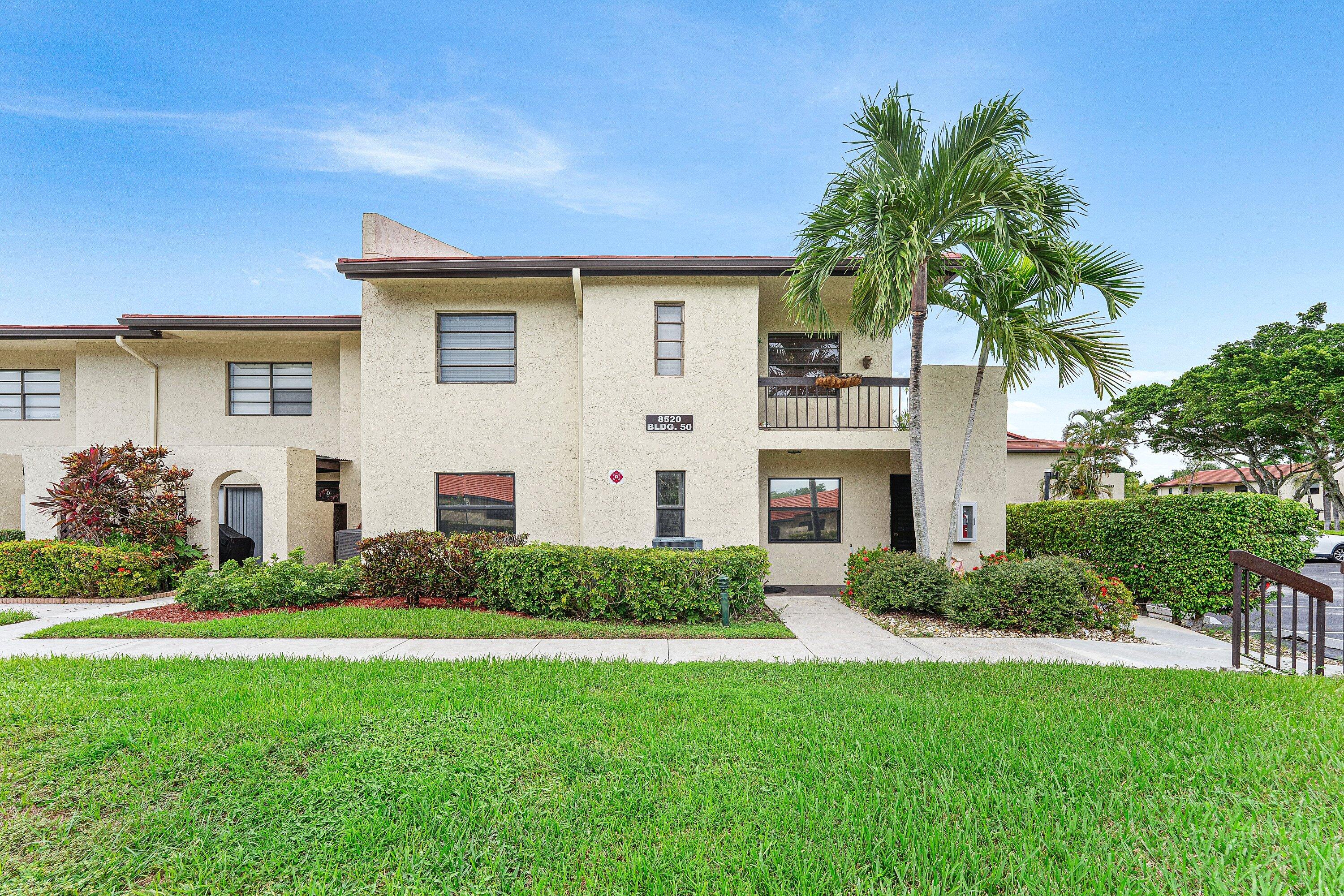 8520 CASA DEL LAGO E Property Photo 1