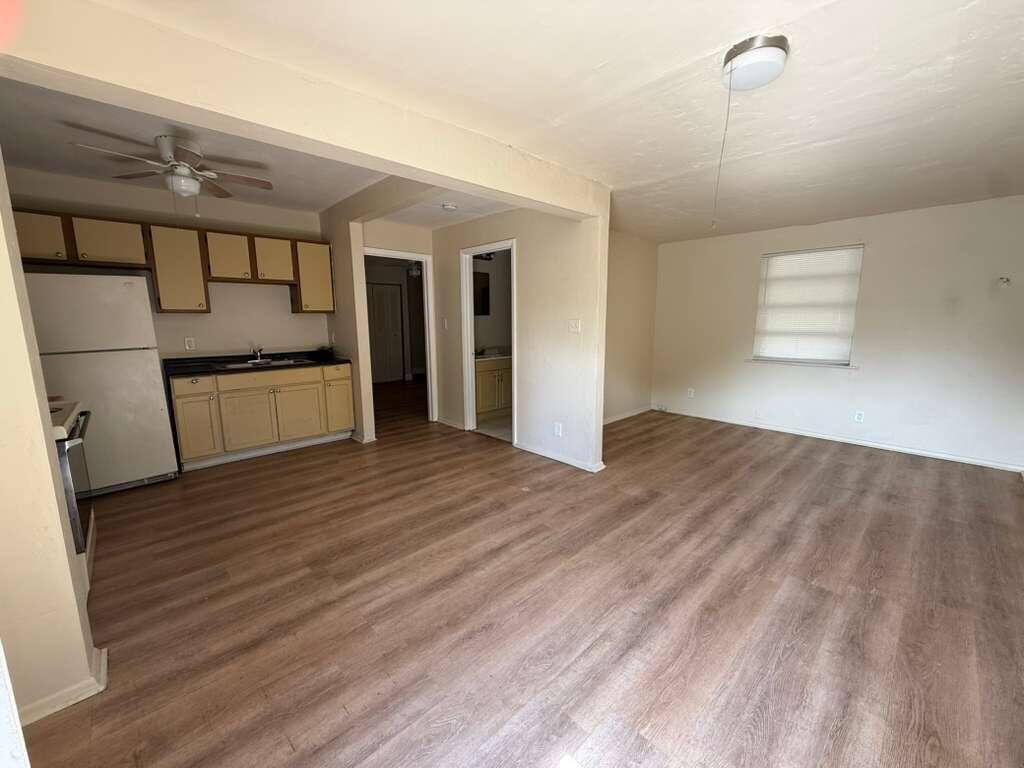 717 Sw 2nd Court Property Photo 8