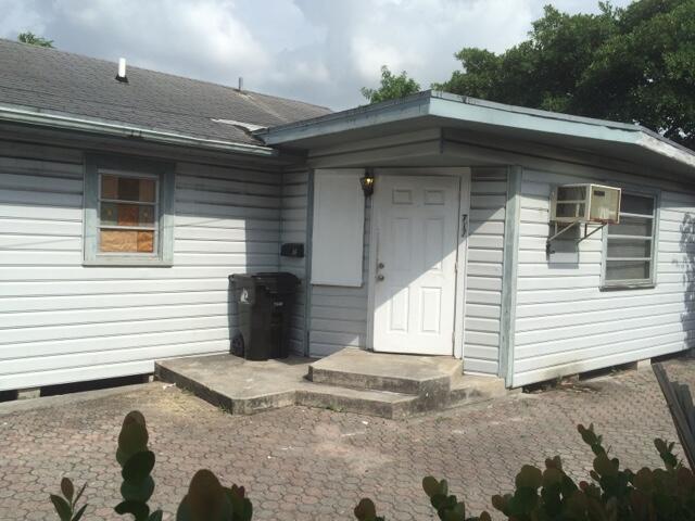 717 Sw 2nd Court Property Photo 9