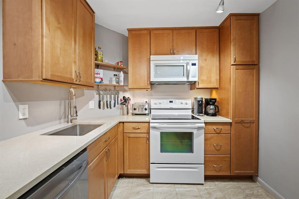 340 Sunset Drive 401 Property Photo 6