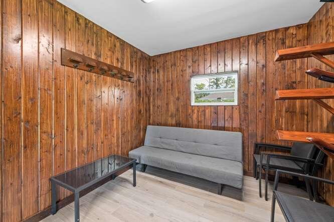 14902 Paddock Drive Property Photo 9