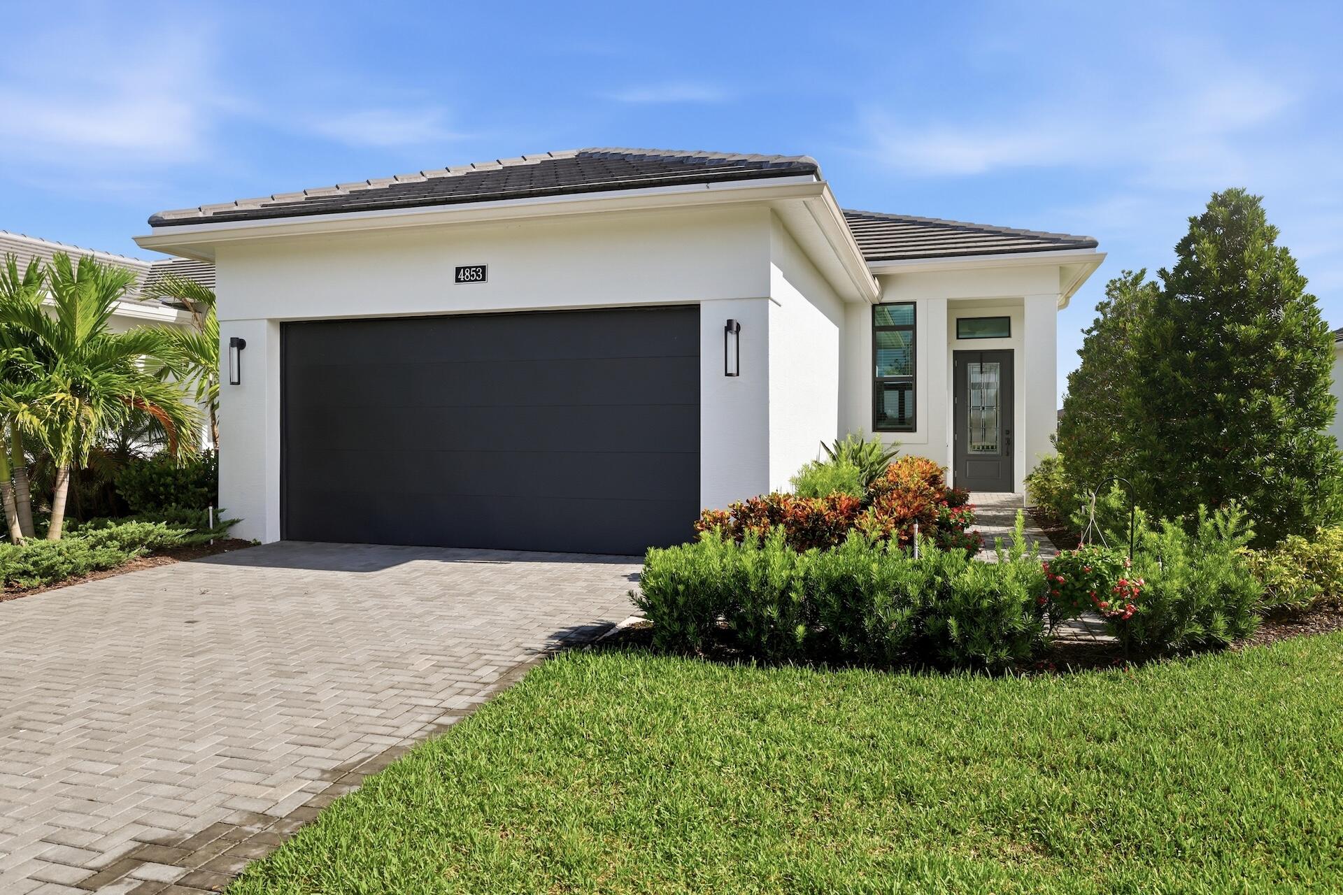 4853 Saint Armands Way Property Photo 3