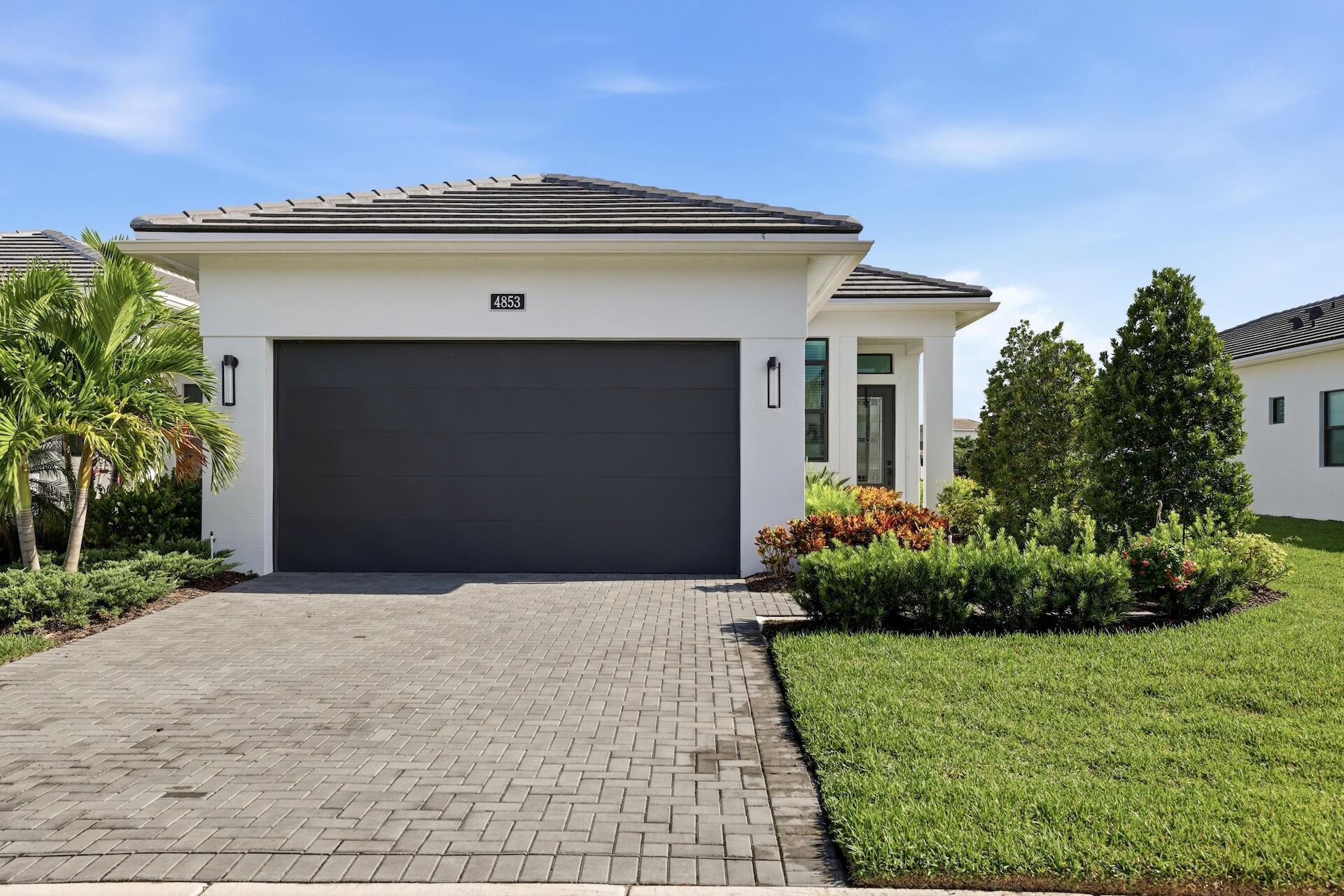 4853 Saint Armands Way Property Photo 4