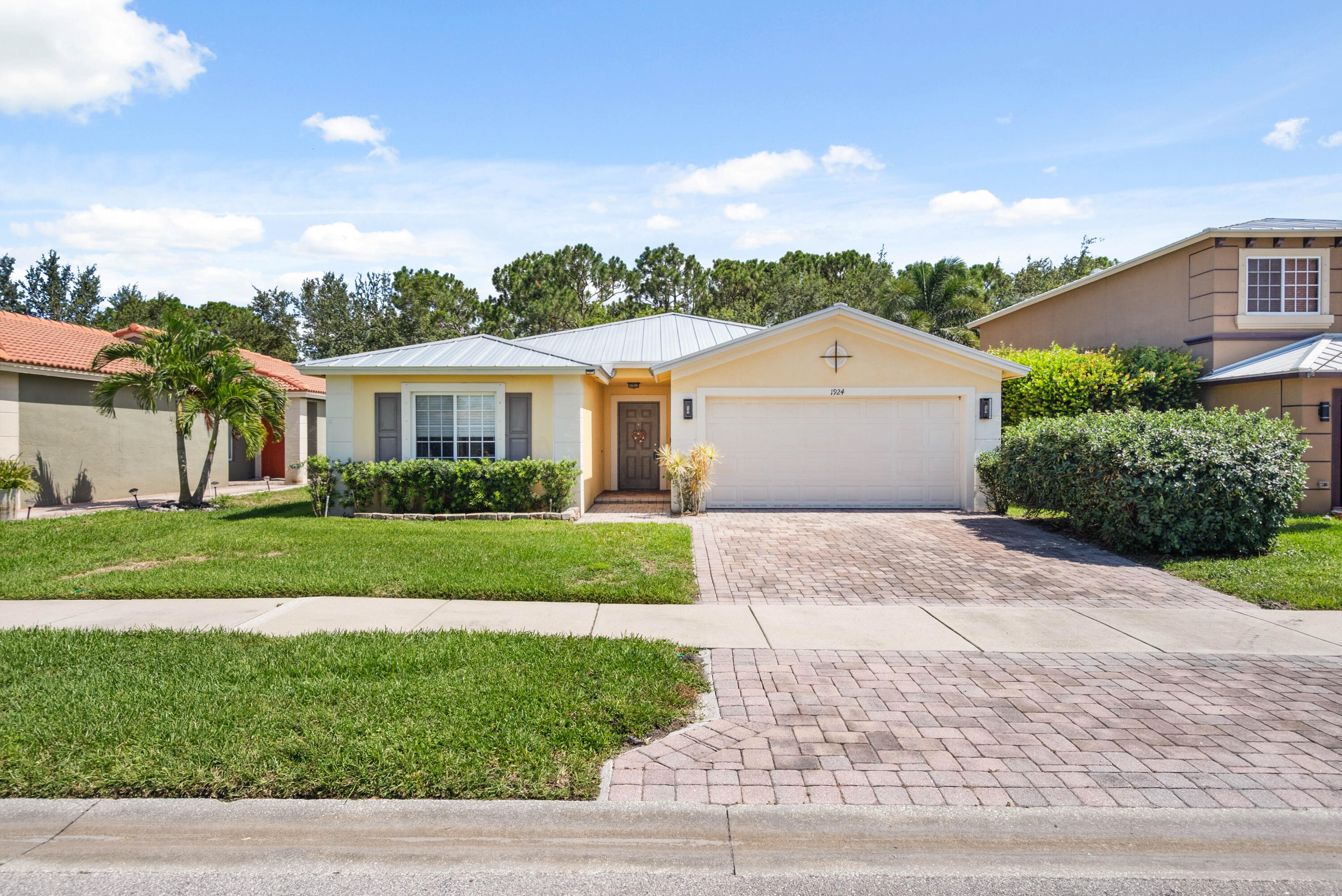 1924 SW JAMESPORT Drive Property Photo 1