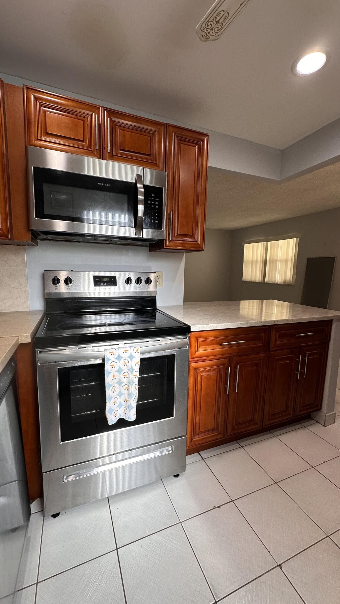 104 SAXONY C Property Photo 1