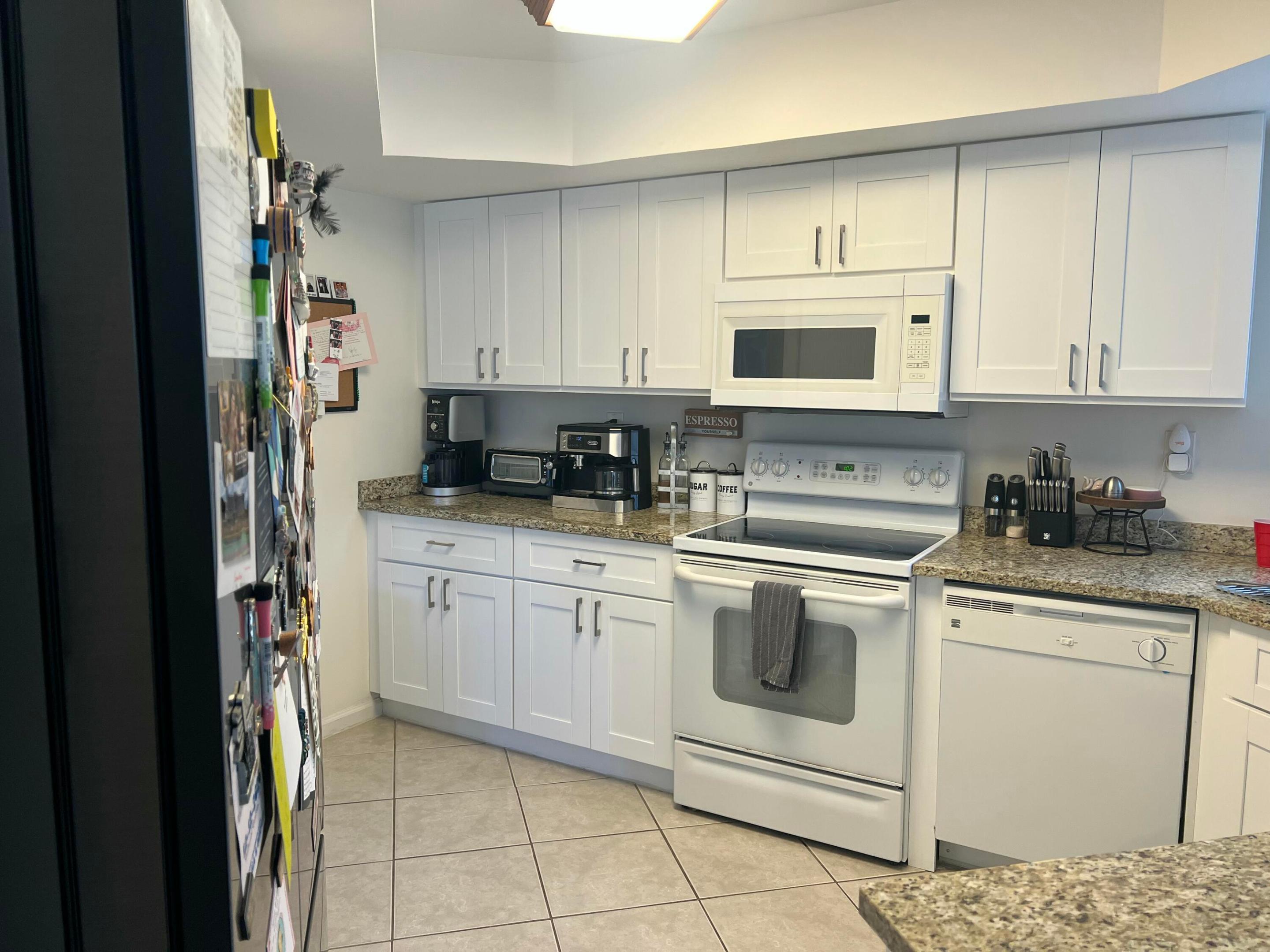 4338 Hazel Avenue D Property Photo 3