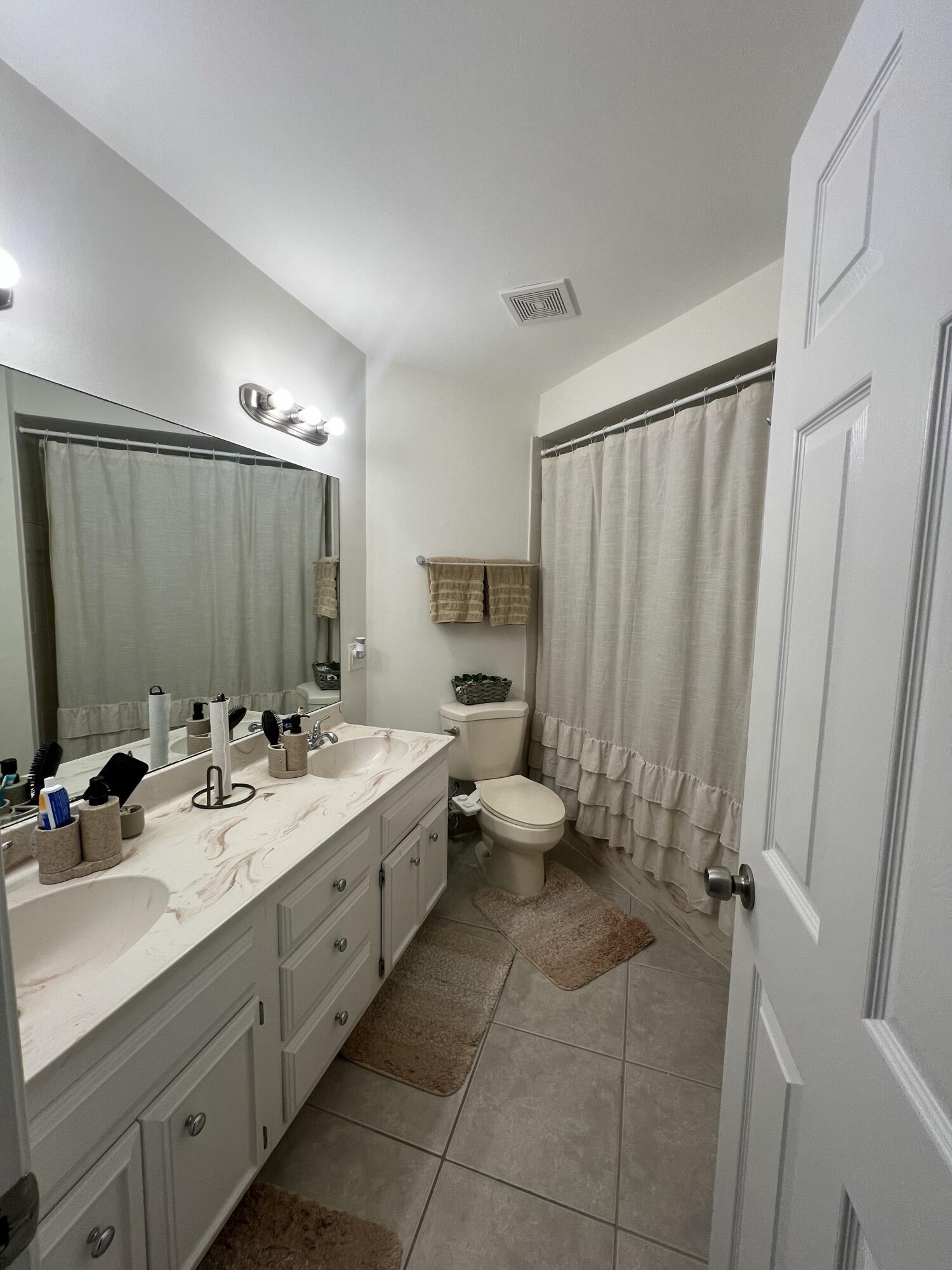 4338 Hazel Avenue D Property Photo 6