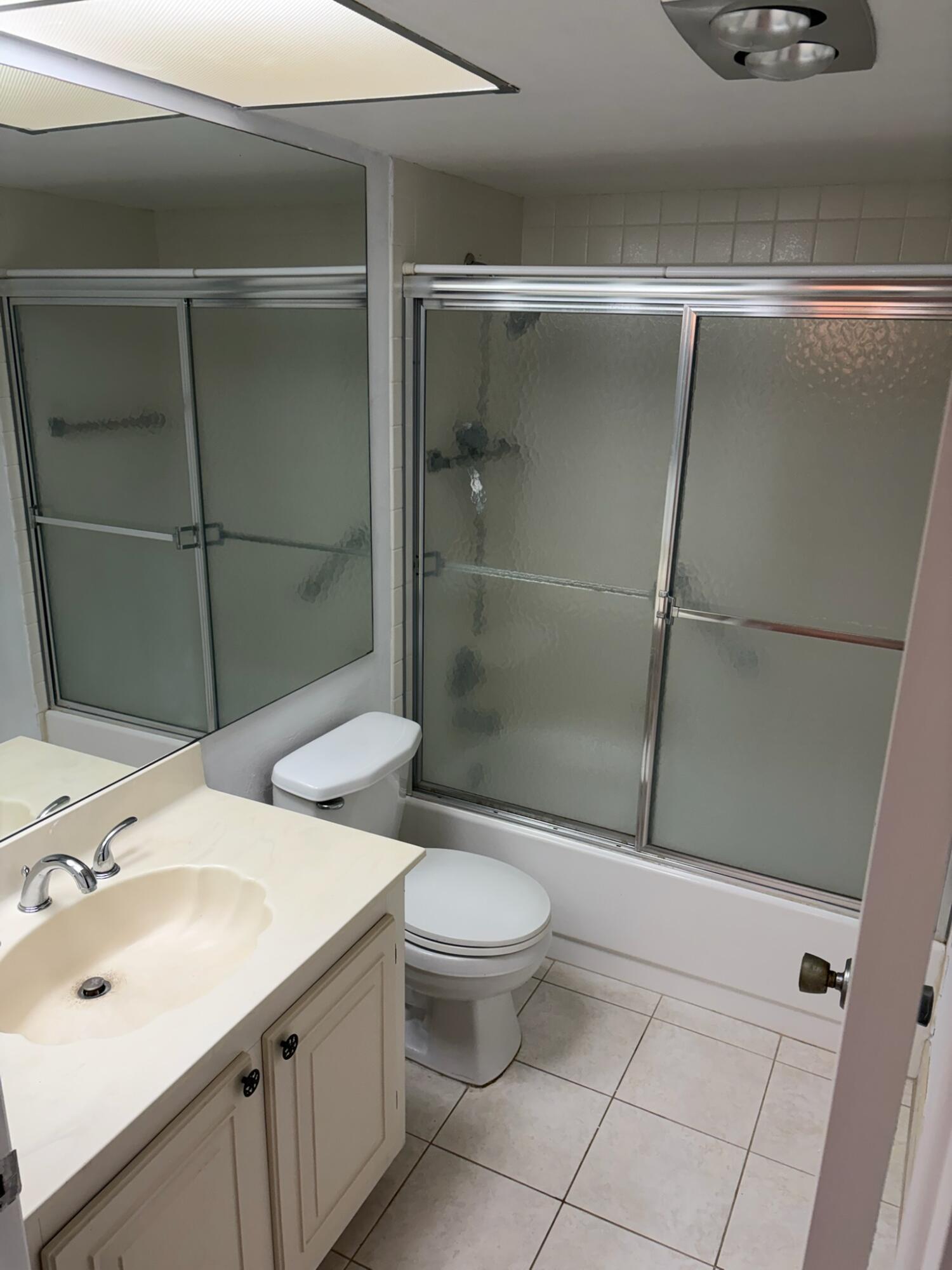 2614 Nassau F2 Property Photo 2