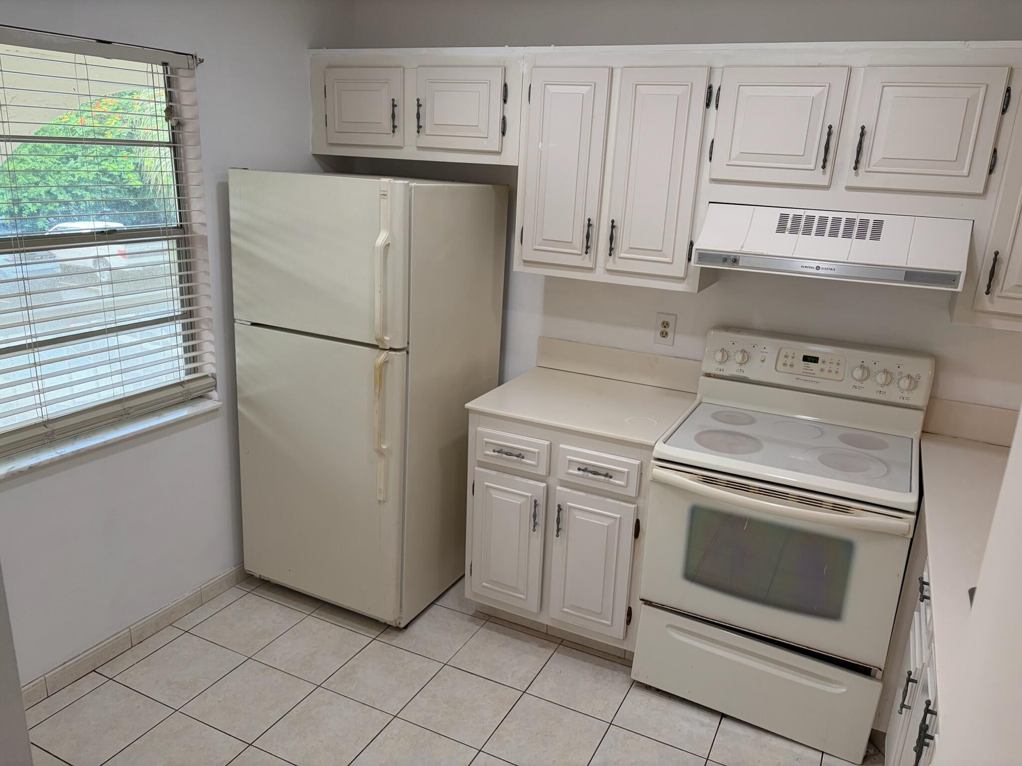 2614 Nassau F2 Property Photo 3