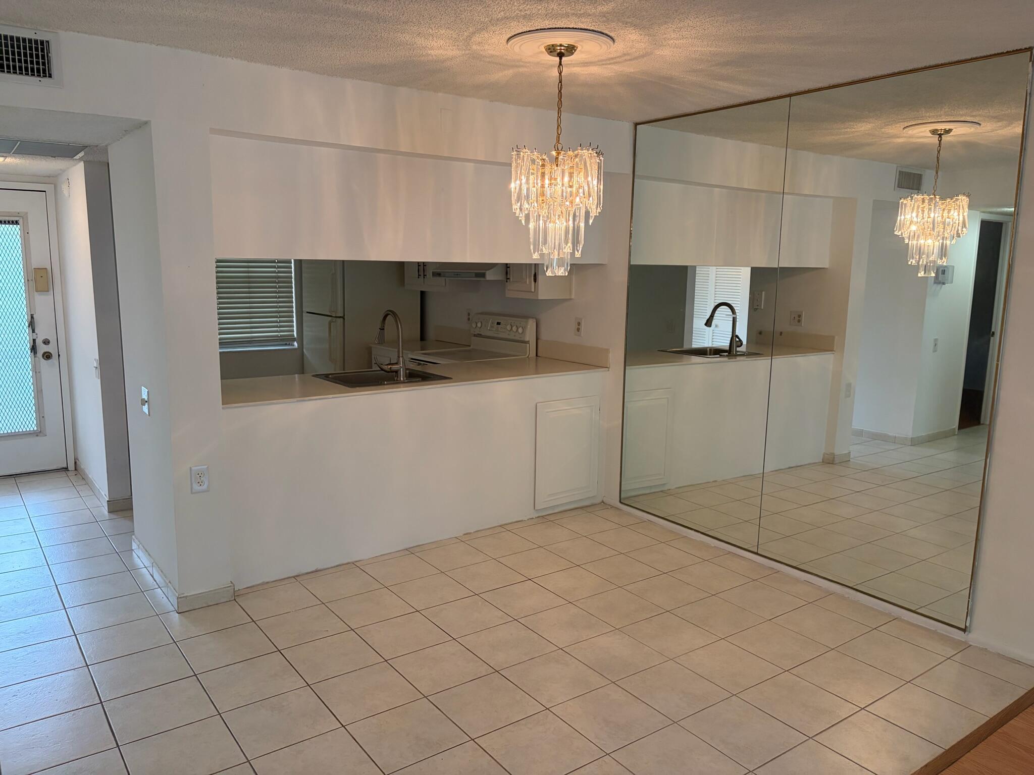 2614 Nassau F2 Property Photo 5