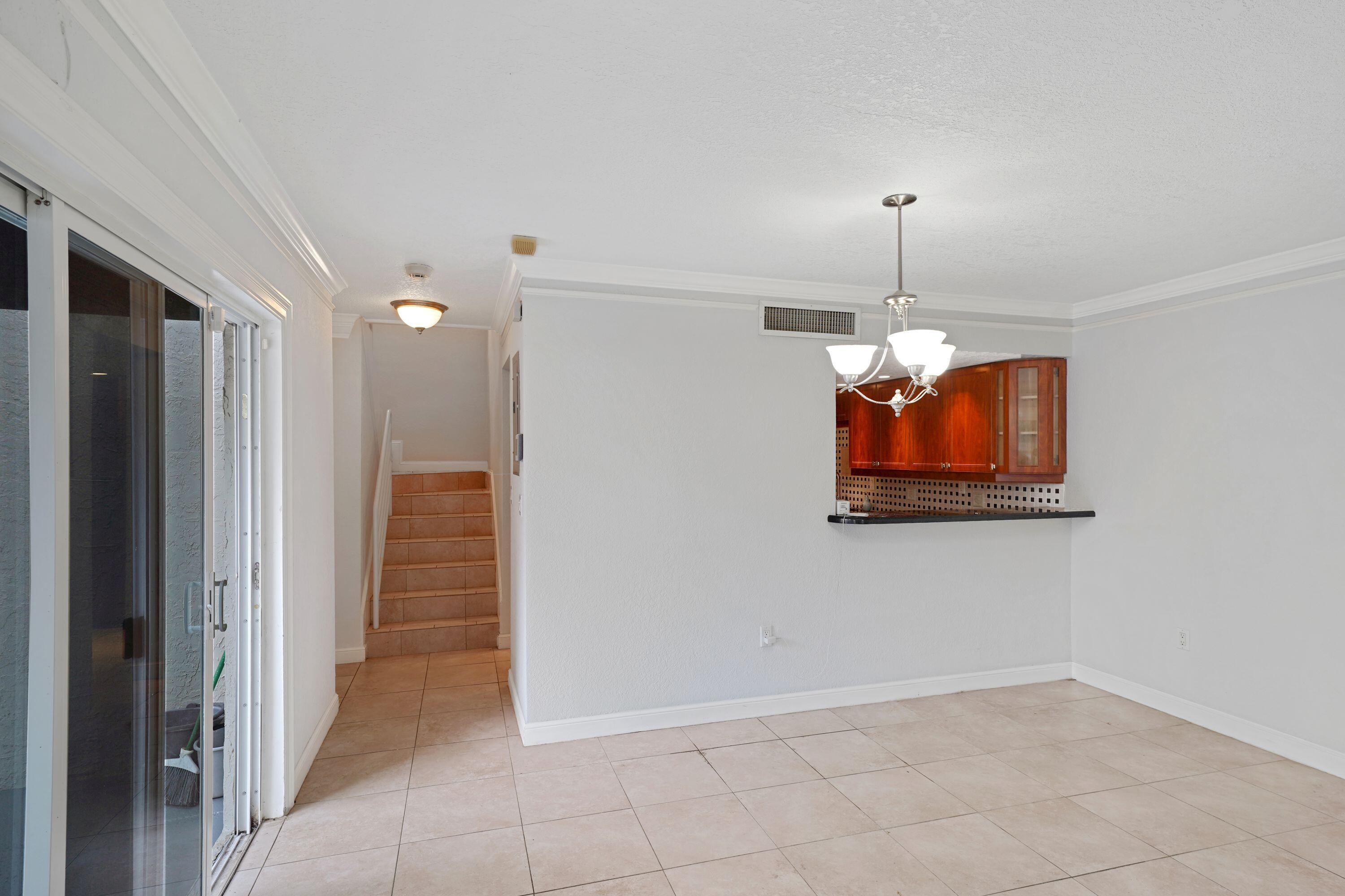 557 Nw 97th Avenue Property Photo 5