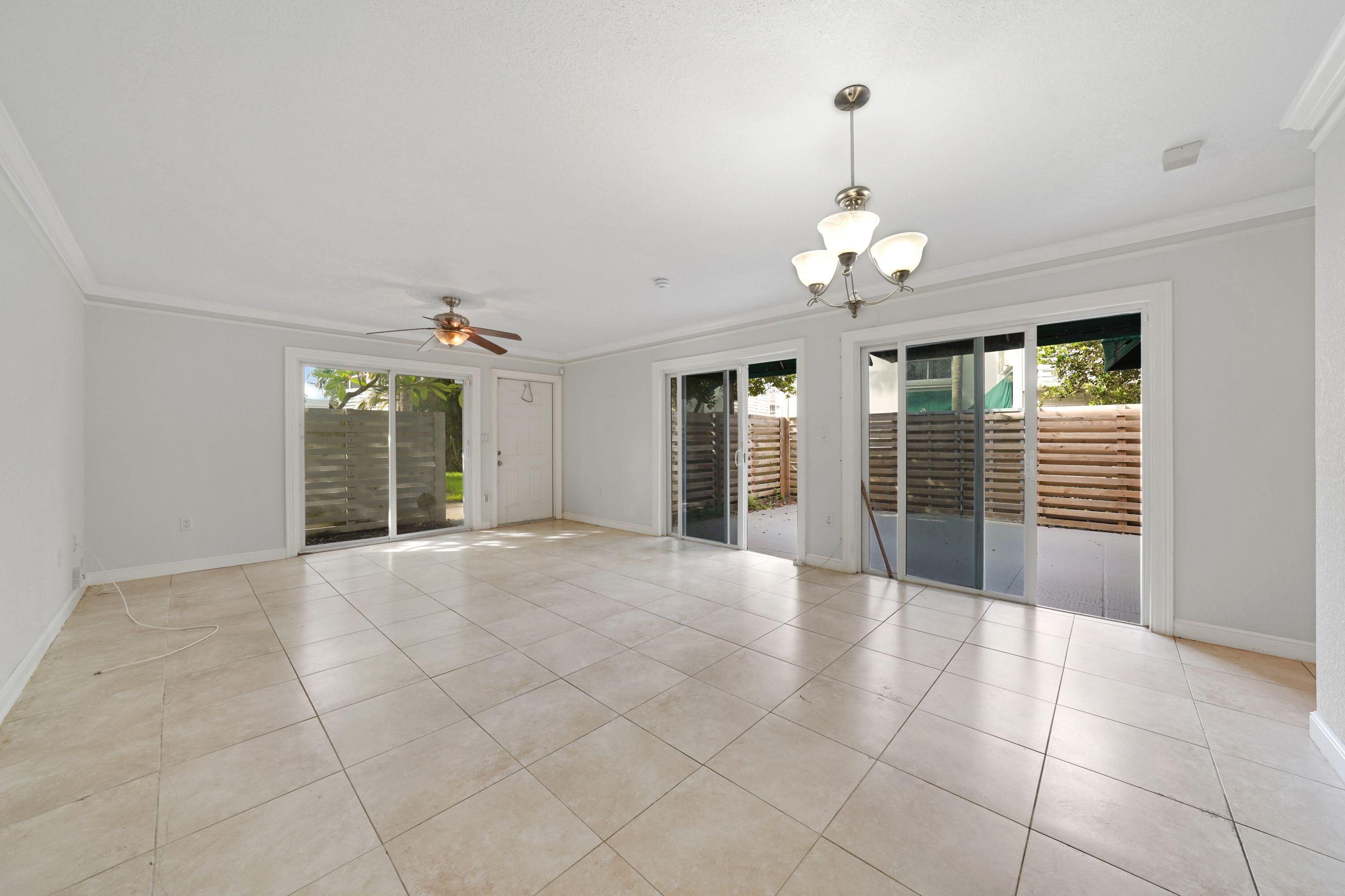 557 Nw 97th Avenue Property Photo 6