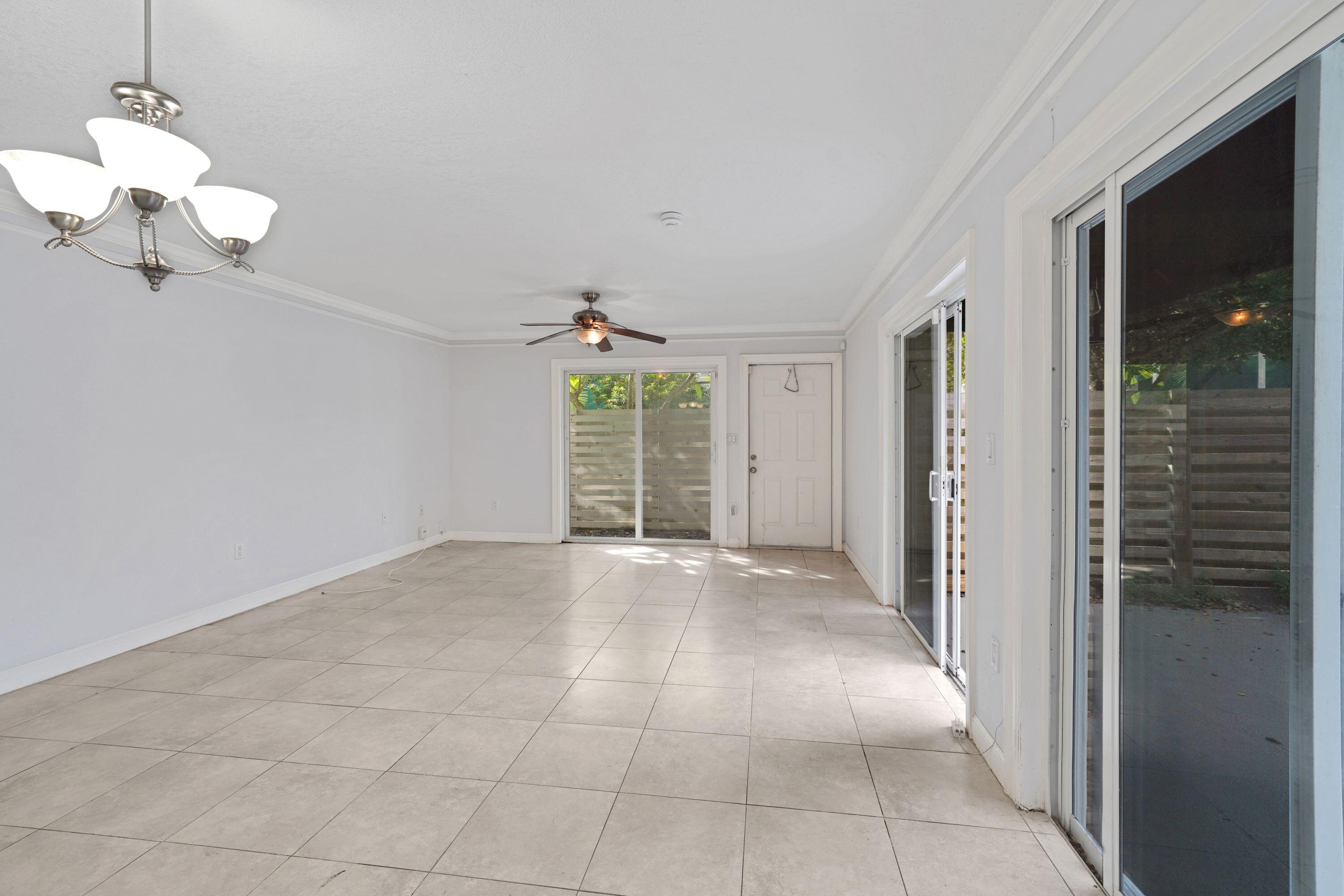 557 Nw 97th Avenue Property Photo 7