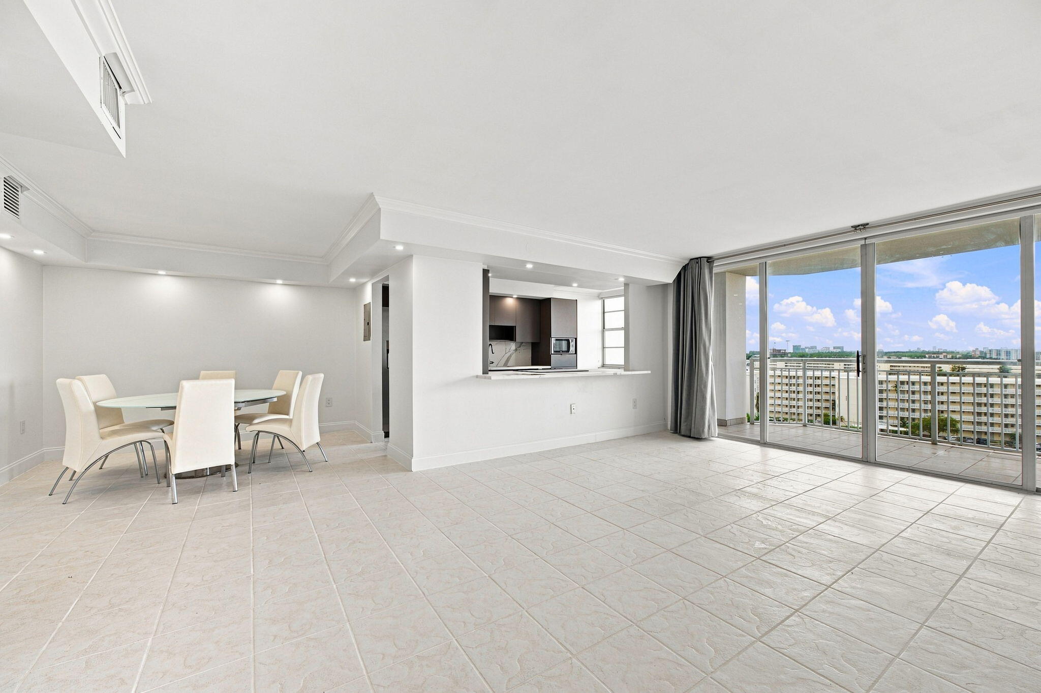 18021 Biscayne Boulevard 901 Property Photo 4