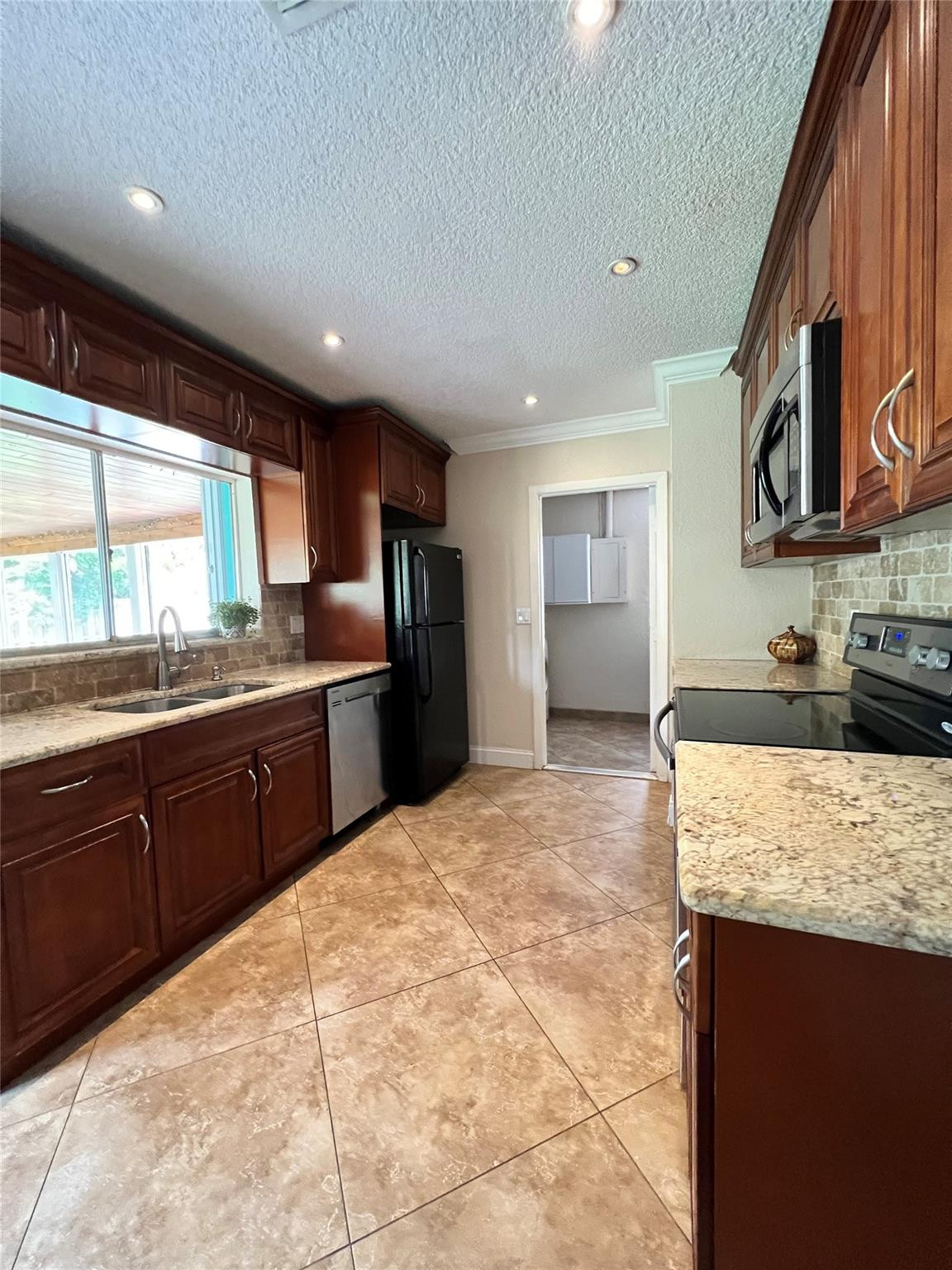 9135 Saddlecreek Drive Property Photo 23