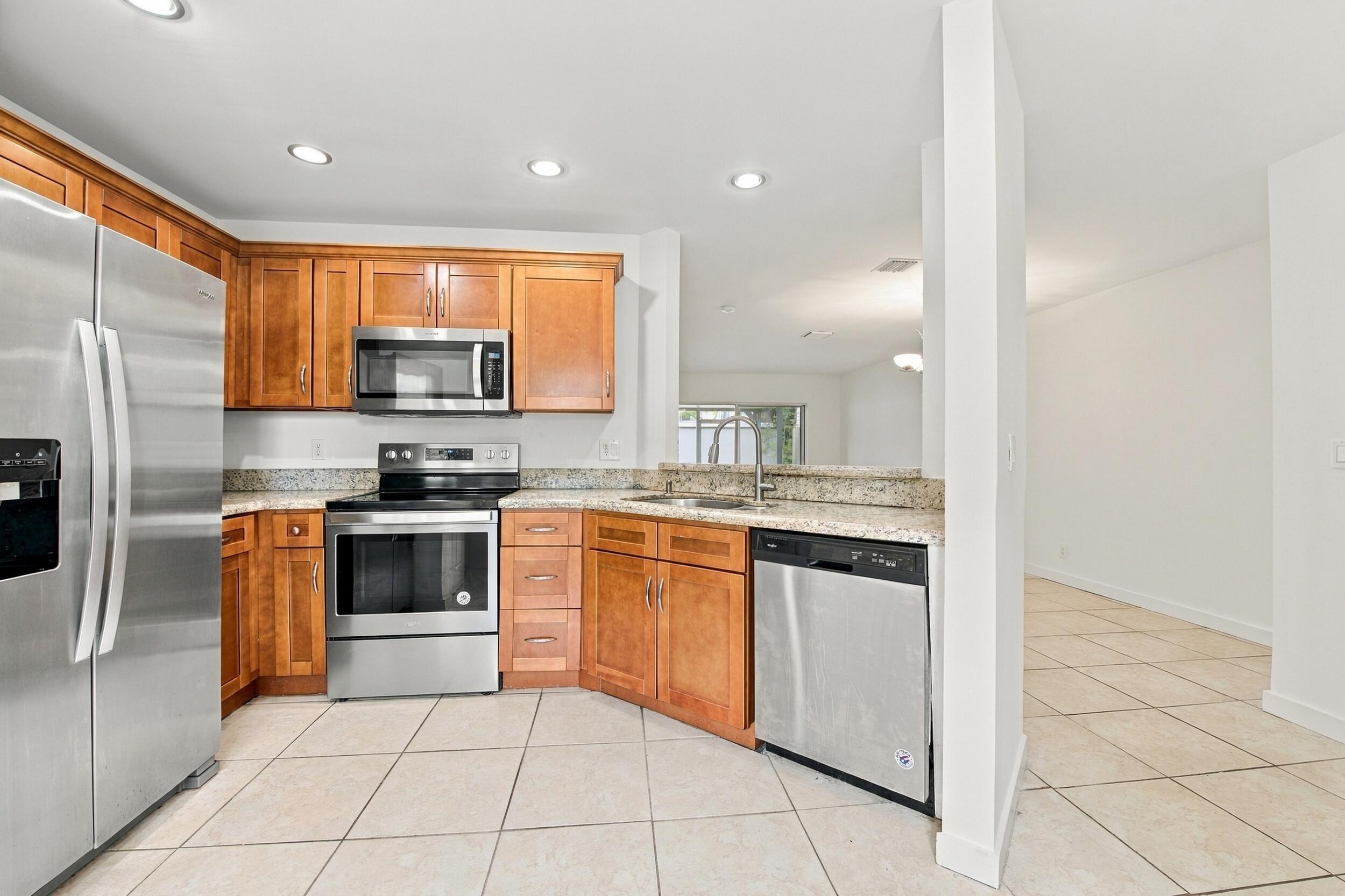 4441 Sw 11th Place Property Photo 3
