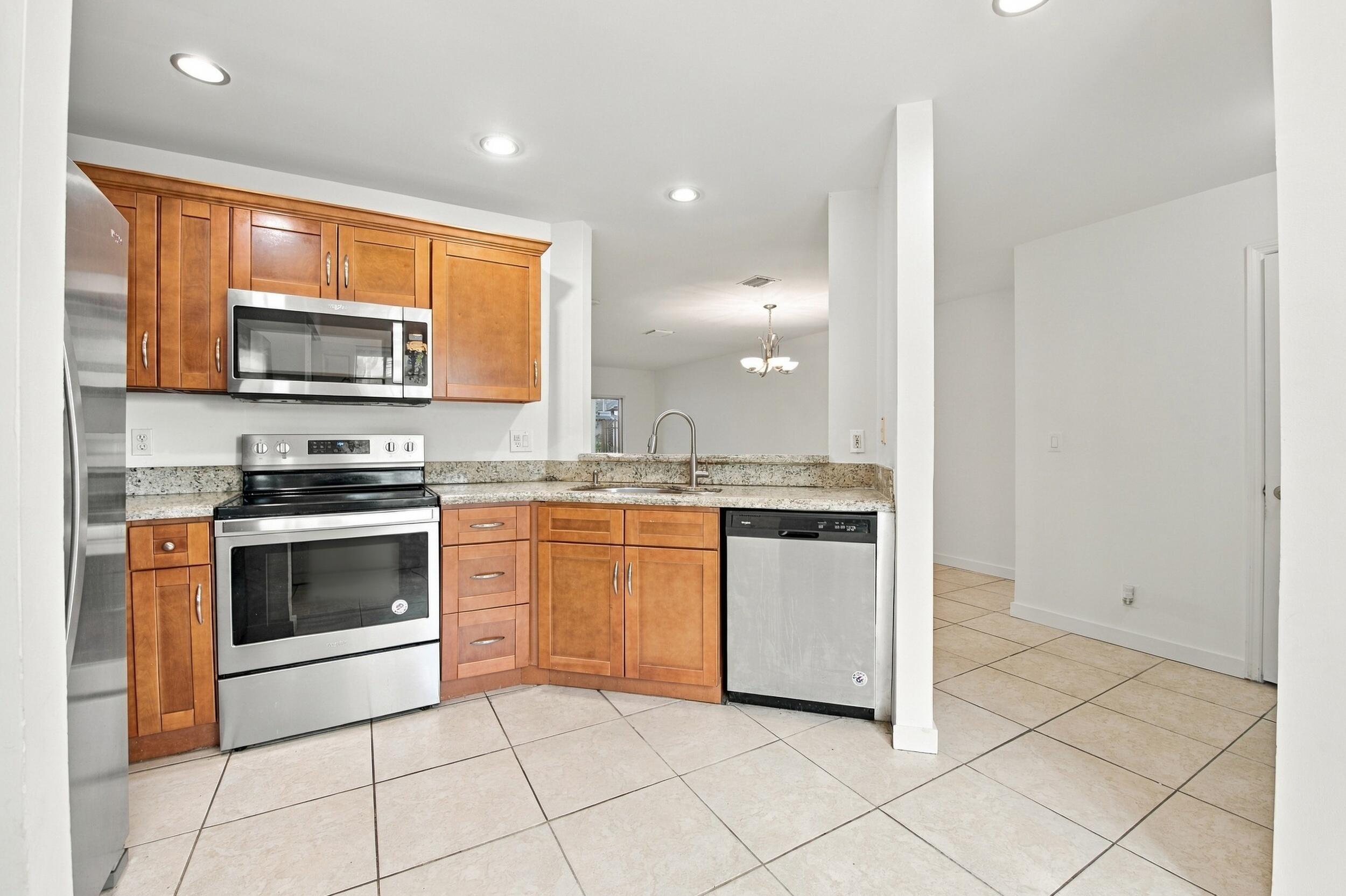 4441 Sw 11th Place Property Photo 4