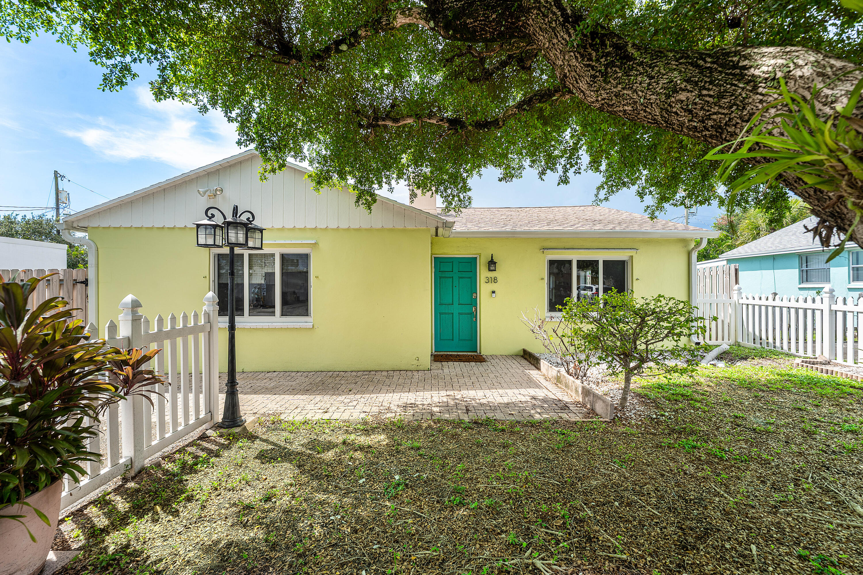 318 W Mango Street W Property Photo 1