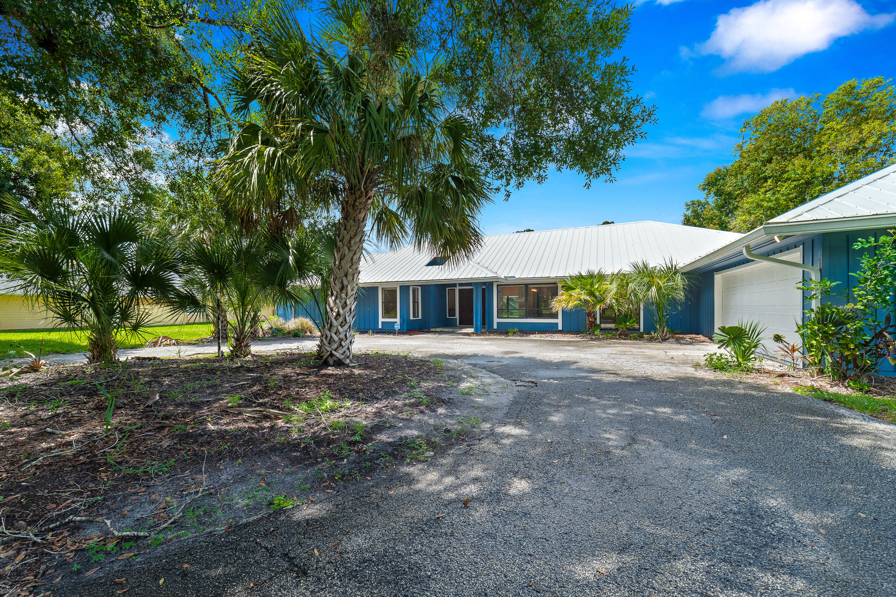 2122 Sw Racquet Club Drive Property Photo 1