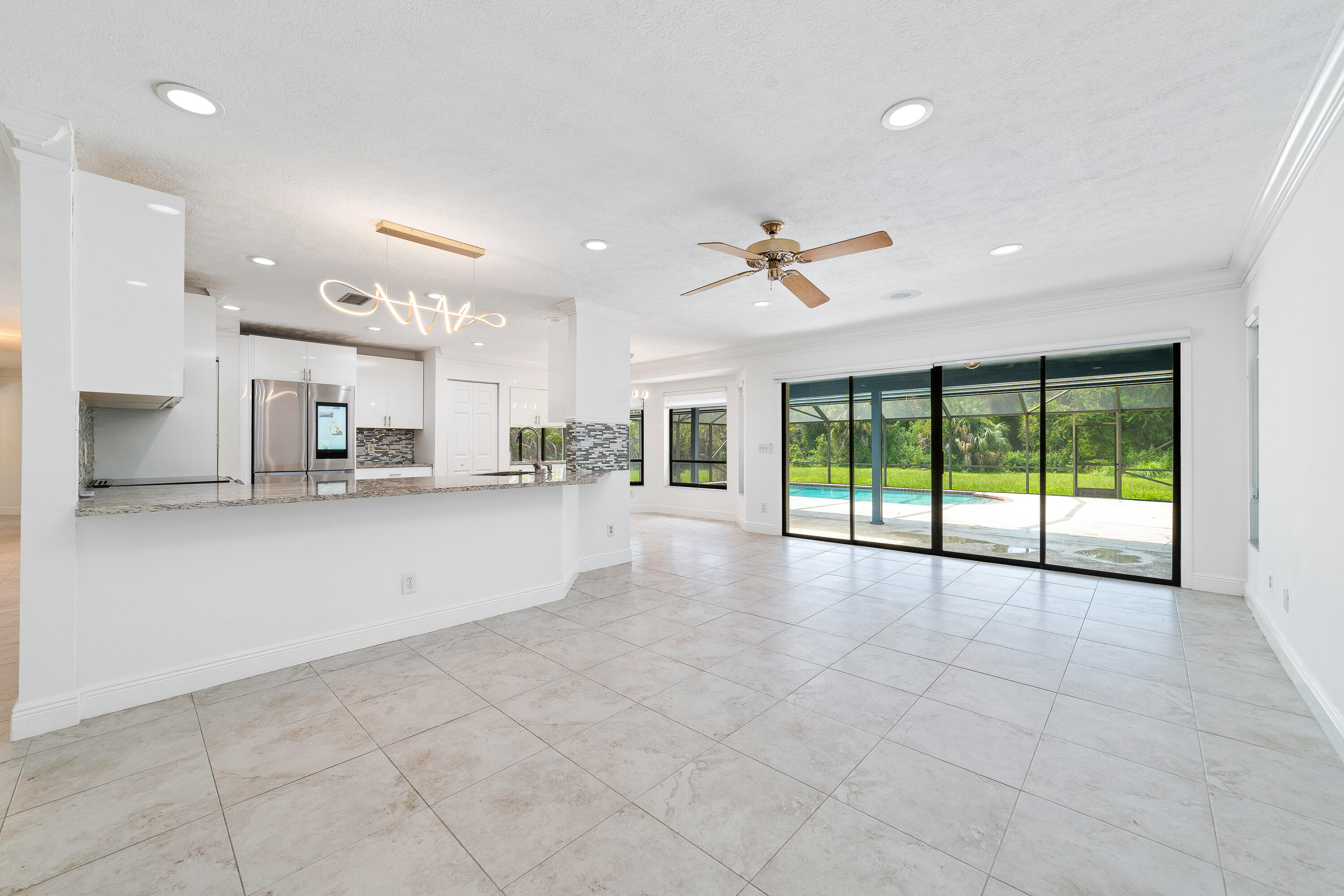 2122 Sw Racquet Club Drive Property Photo 8