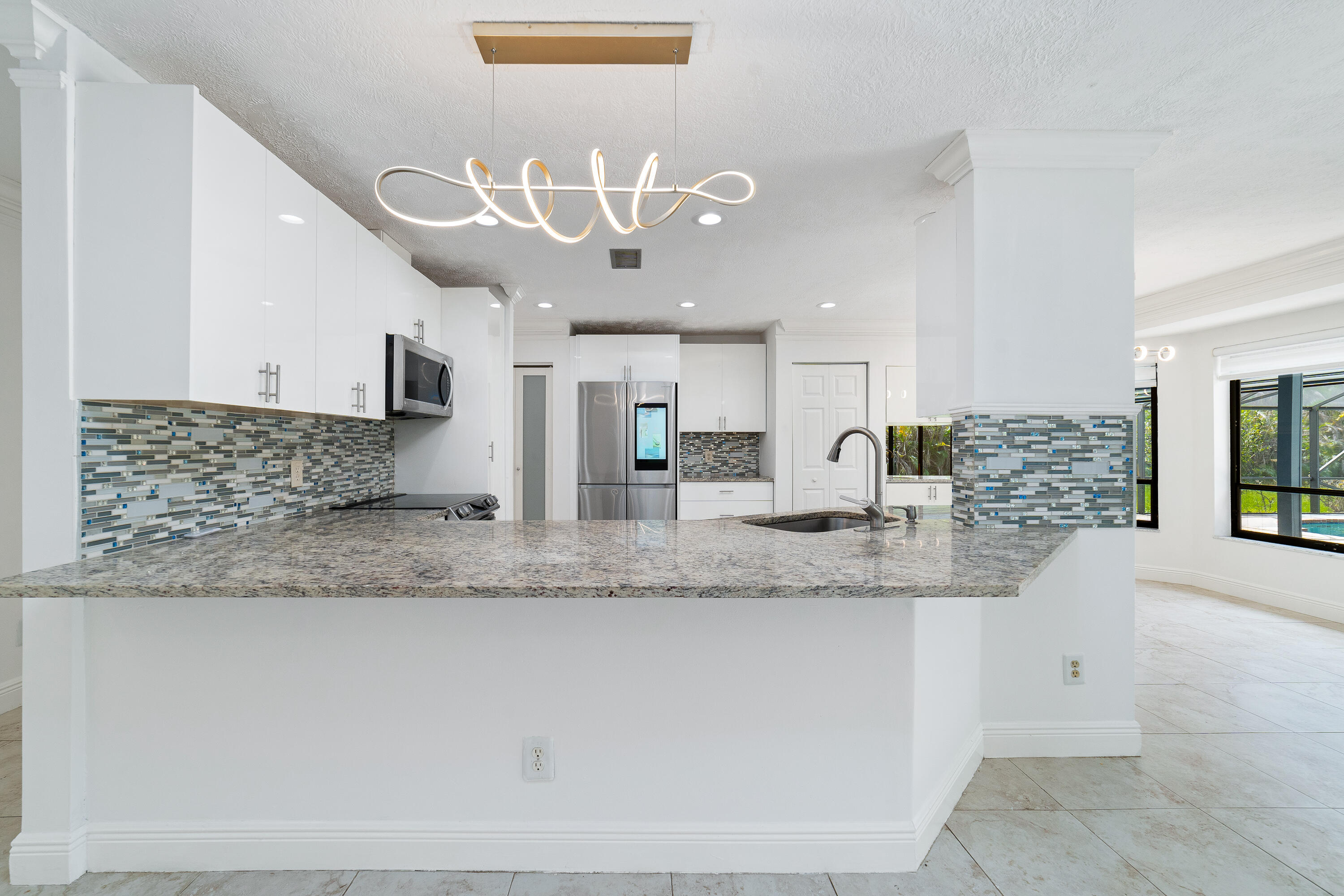 2122 Sw Racquet Club Drive Property Photo 9