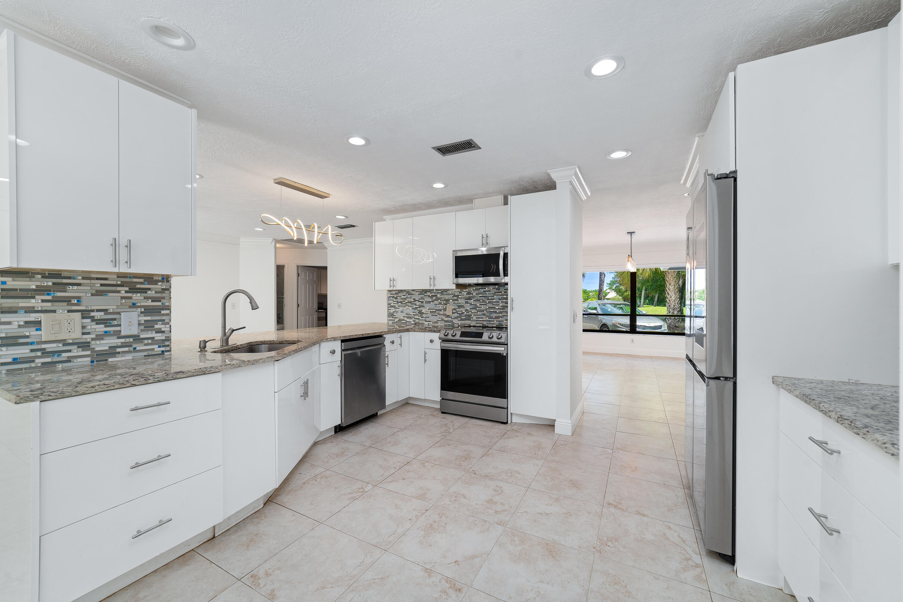 2122 Sw Racquet Club Drive Property Photo 10
