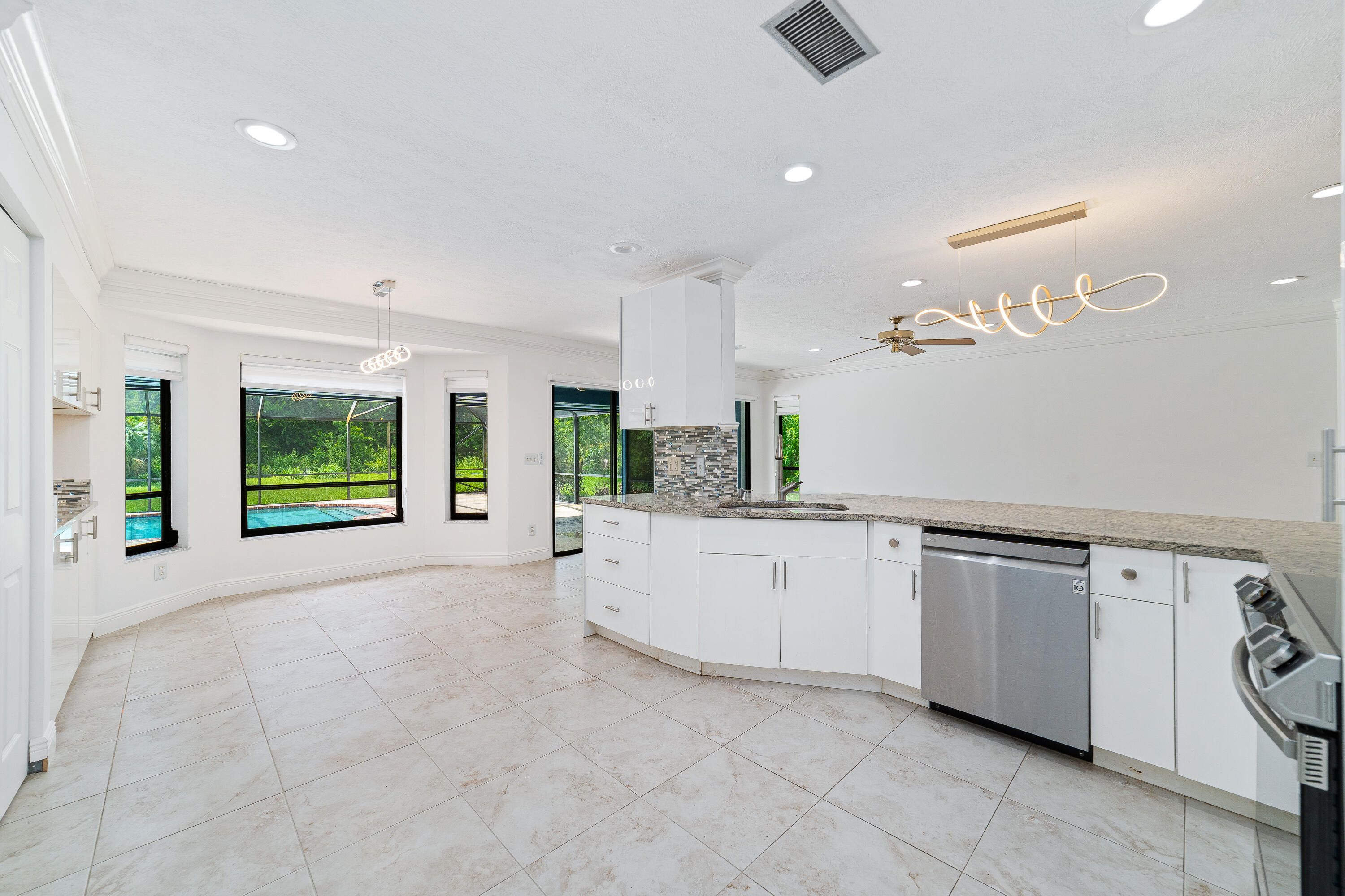 2122 Sw Racquet Club Drive Property Photo 11