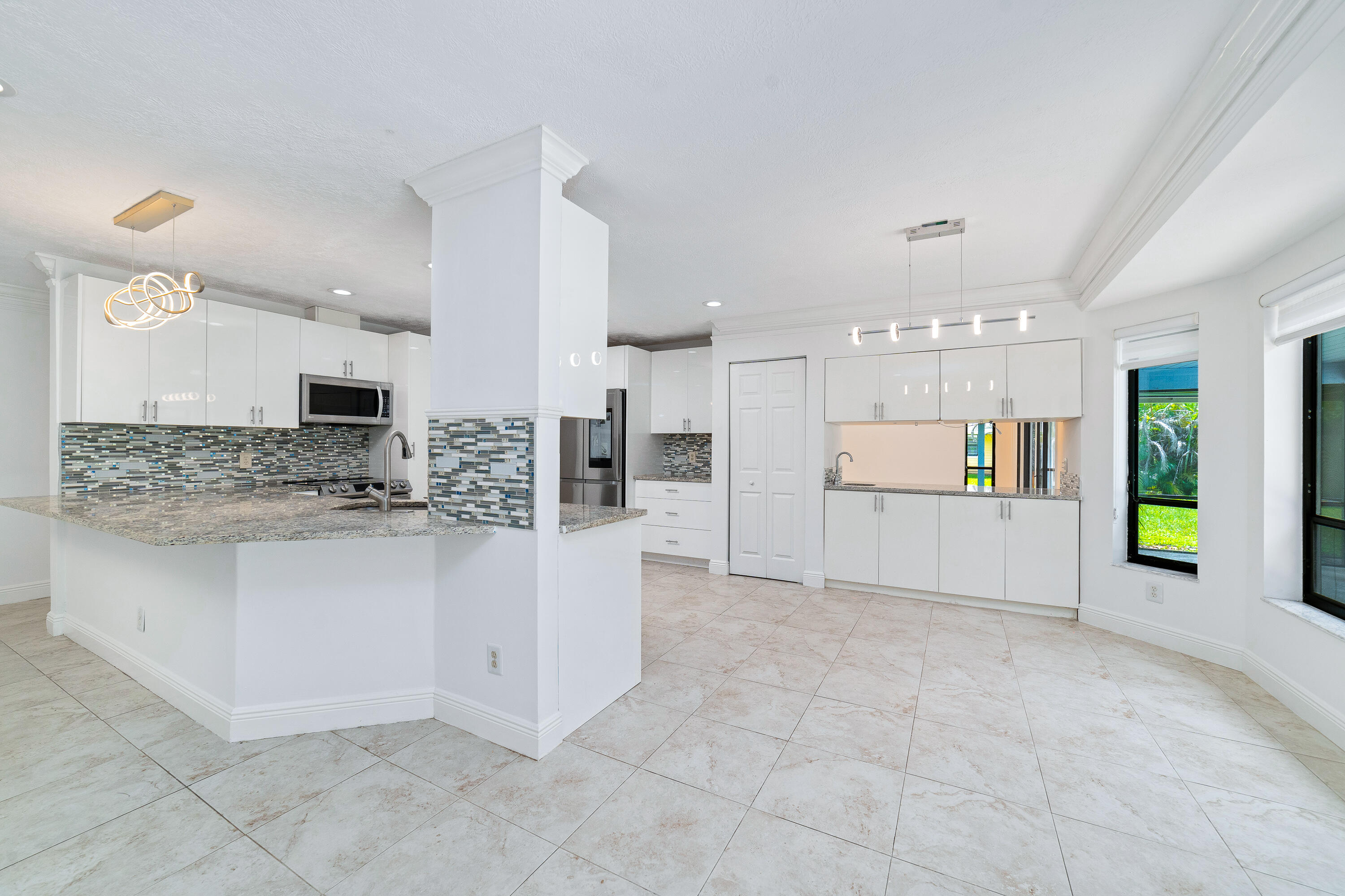 2122 Sw Racquet Club Drive Property Photo 12