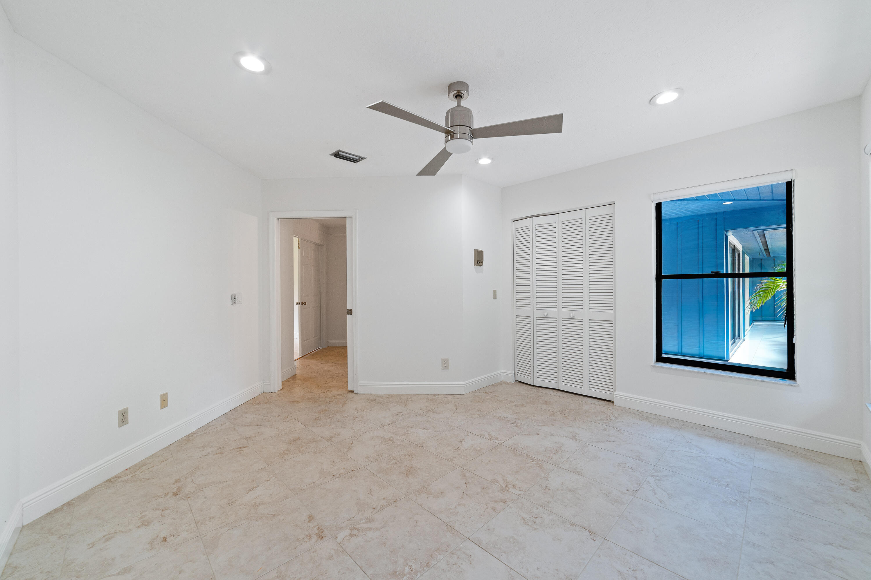 2122 Sw Racquet Club Drive Property Photo 14