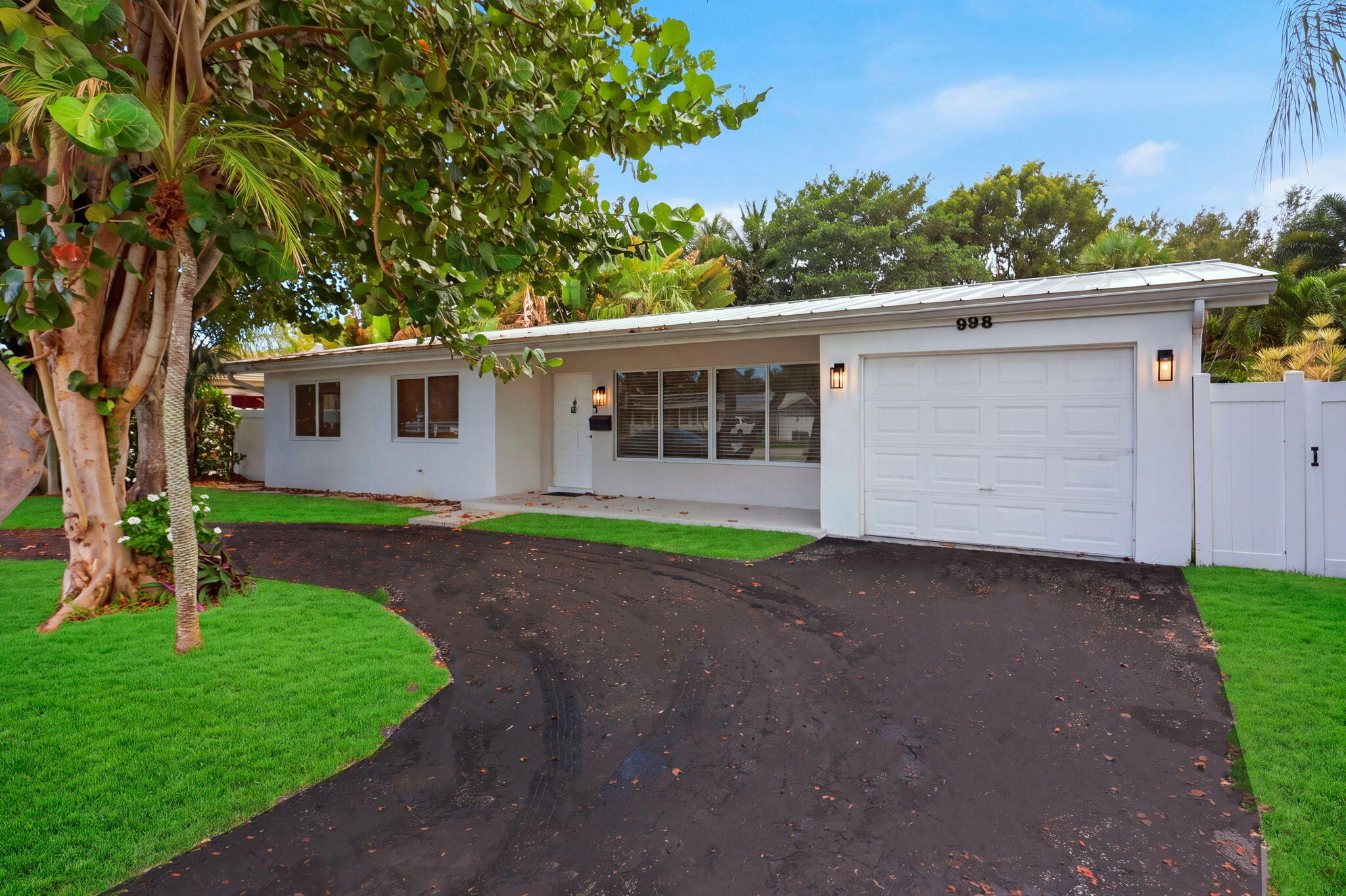 998 W CAMINO REAL Property Photo 1