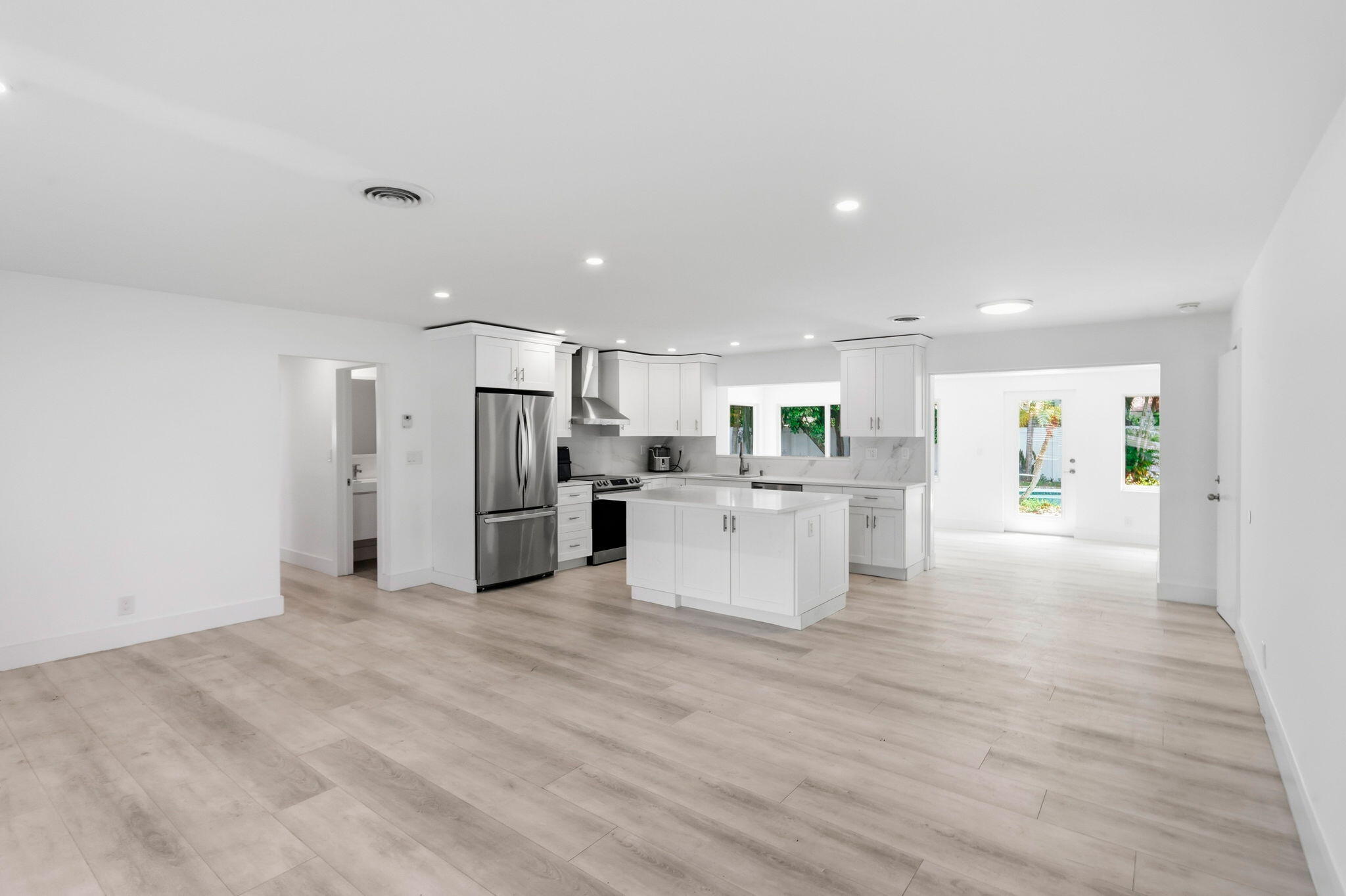 998 W Camino Real Property Photo 4