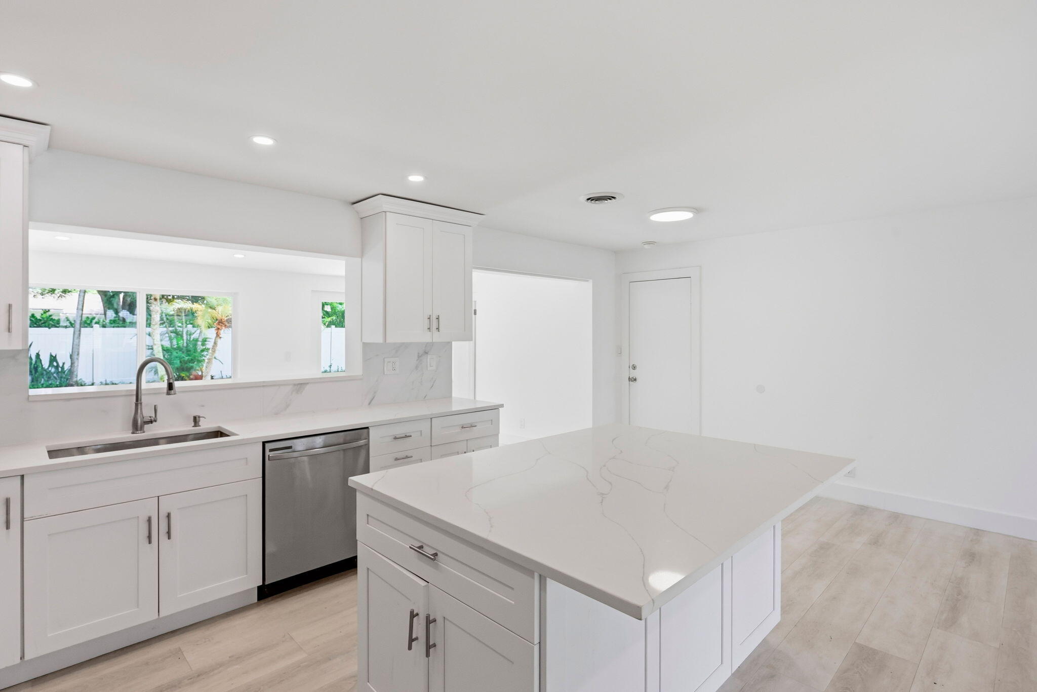 998 W Camino Real Property Photo 8