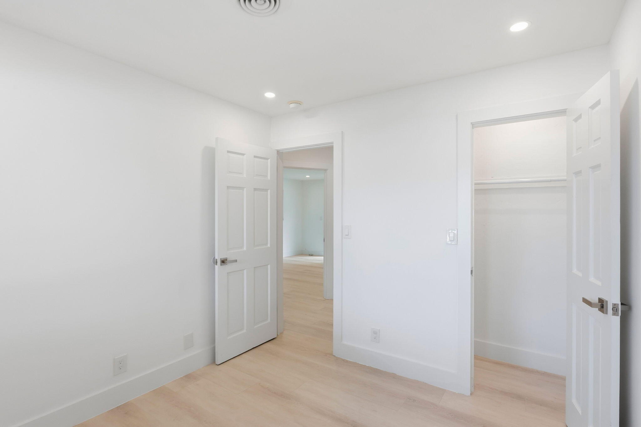 998 W Camino Real Property Photo 19
