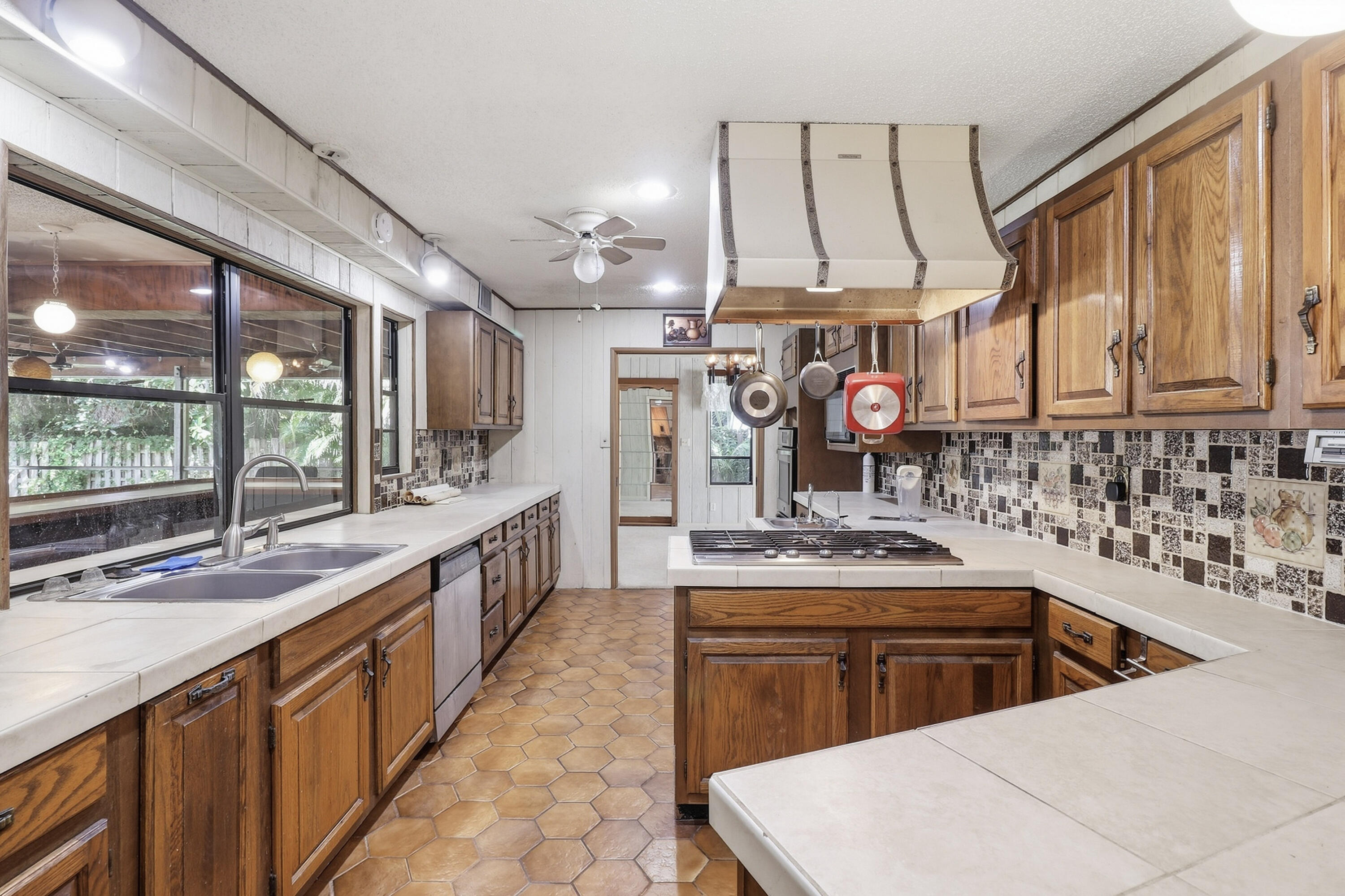596 Greenwood Drive Property Photo 11