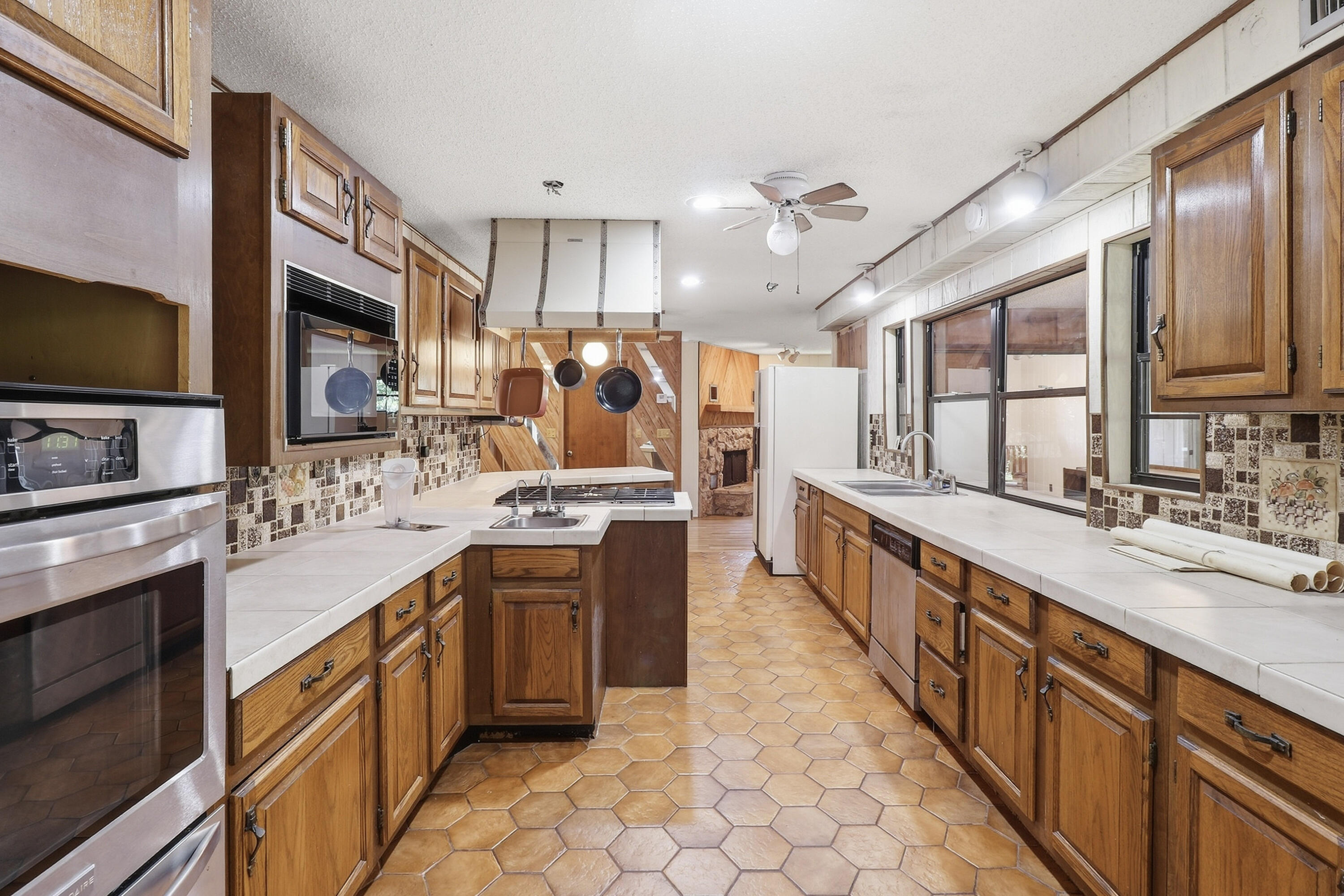 596 Greenwood Drive Property Photo 12