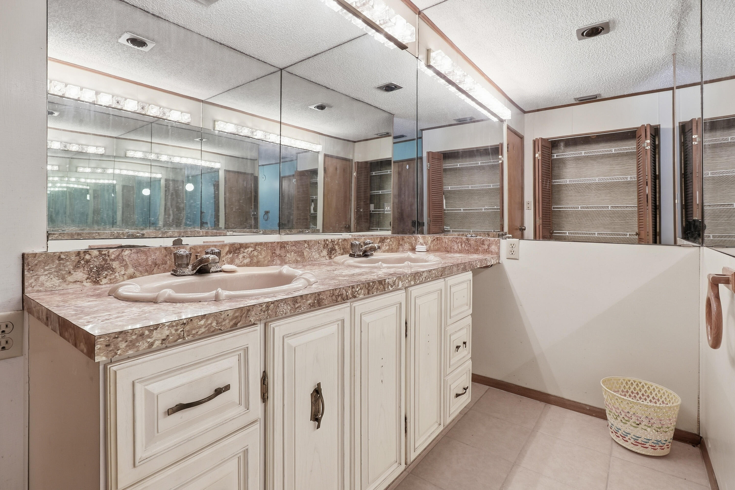 596 Greenwood Drive Property Photo 17