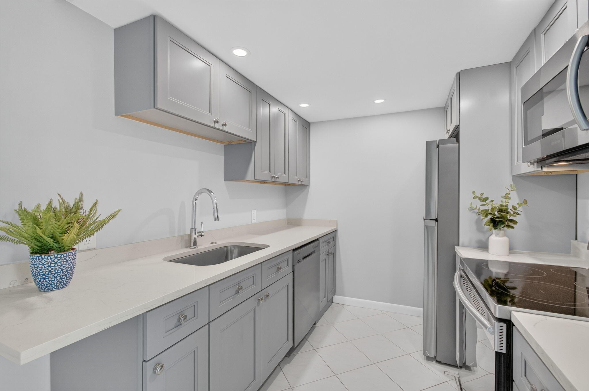 1055 AINSLIE D Drive Property Photo 1