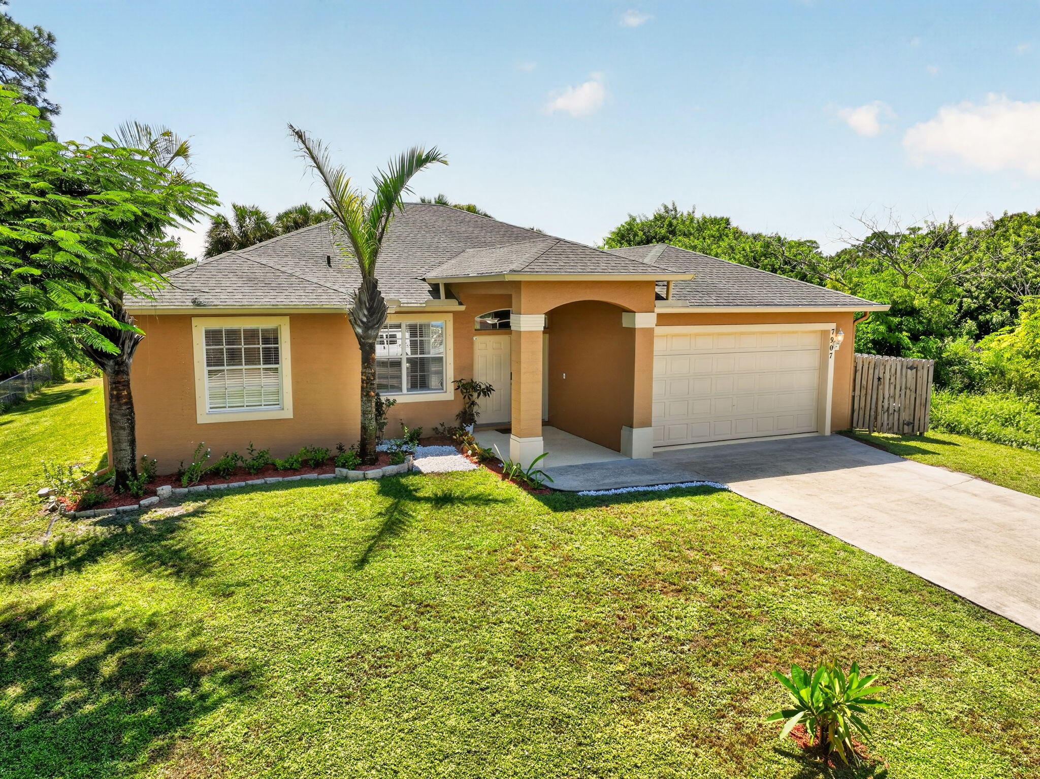 7907 Winter Garden Parkway Property Photo 1