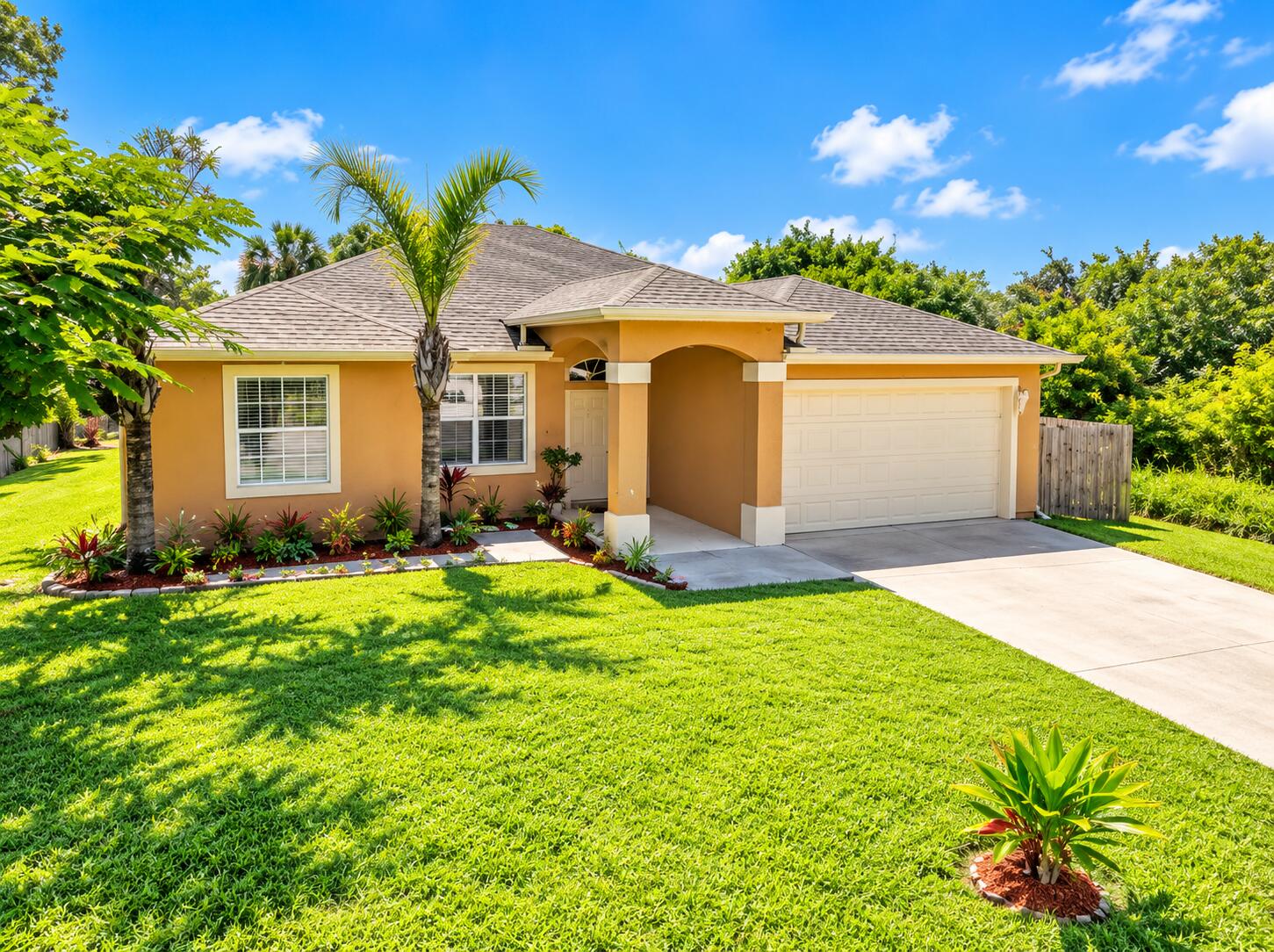 7907 Winter Garden Parkway Property Photo 1