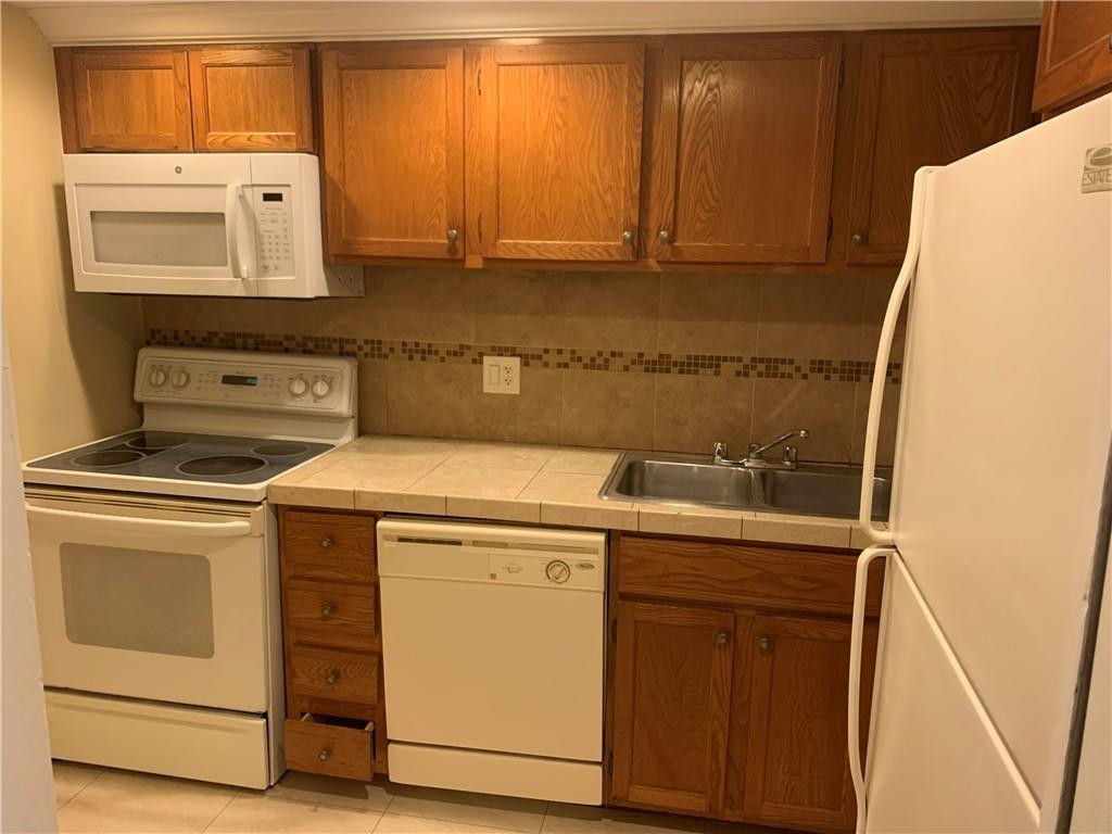 3650 Inverrary Drive 2g Property Photo 5